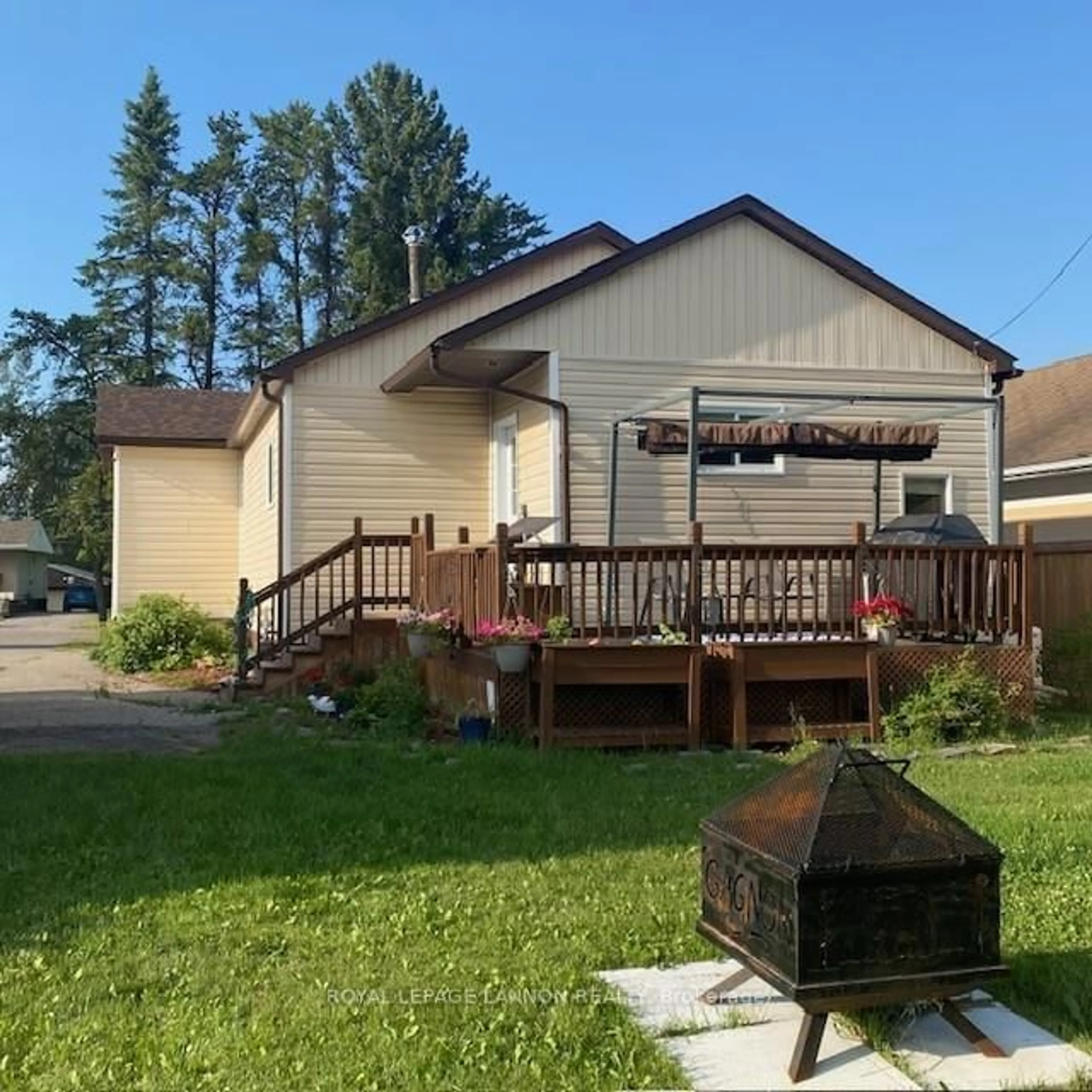 Home with vinyl exterior material, street for 305 McKenzie Ave, Greenstone Ontario P0T 1M0
