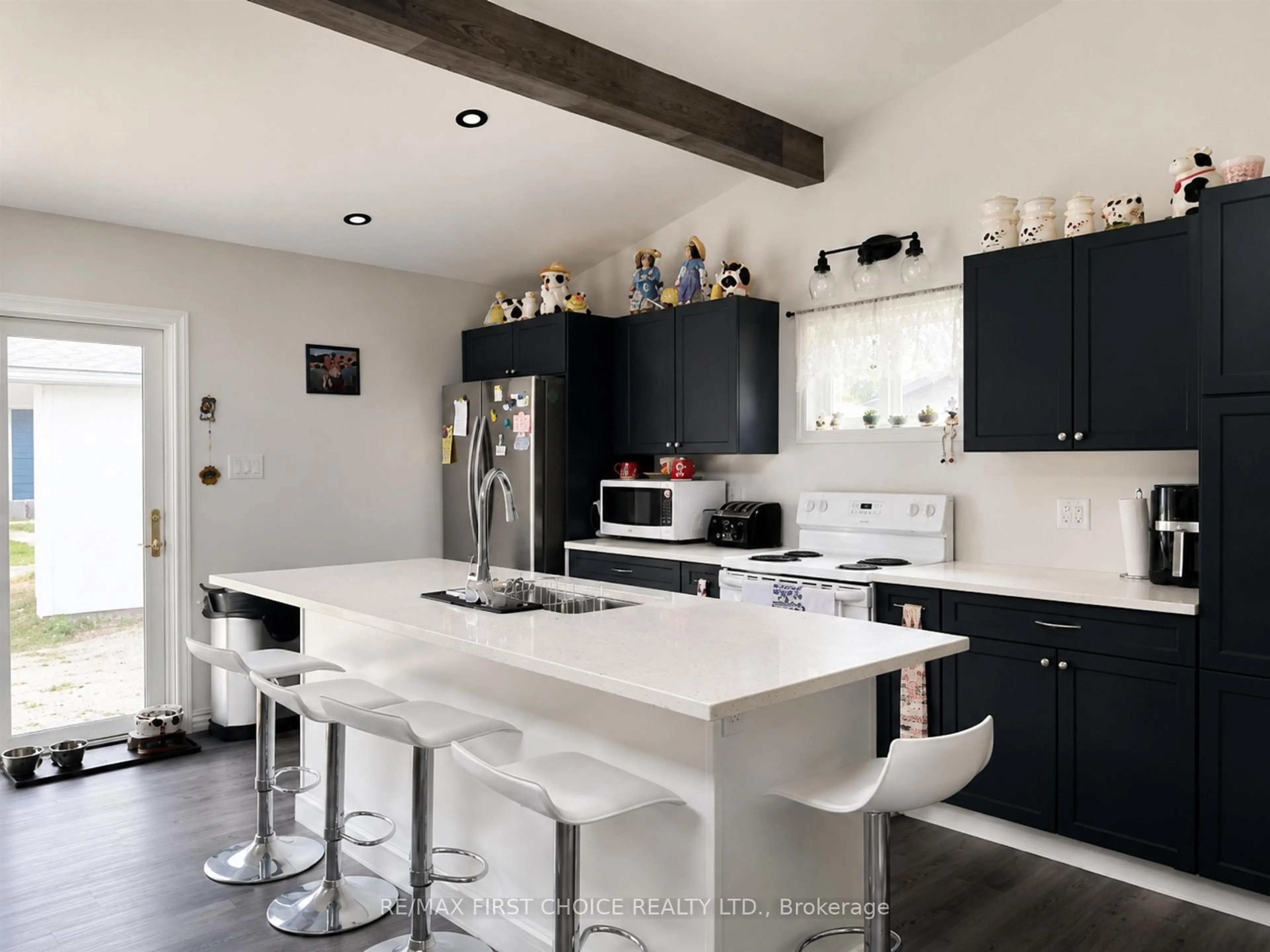 Contemporary kitchen, ceramic/tile floor for 515 Second St, Fort Frances Ontario P9A 2Z5