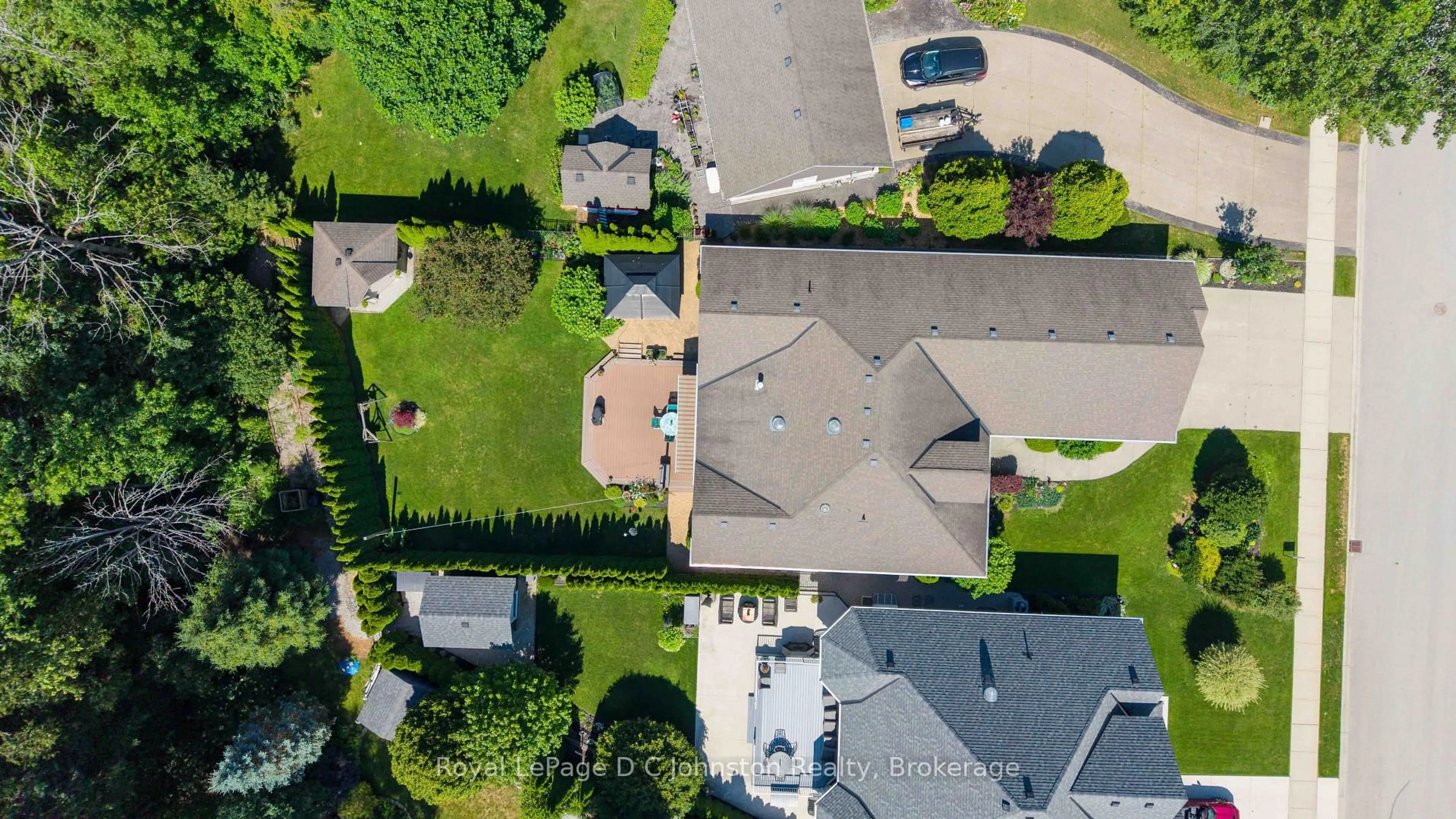 A pic from outside/outdoor area/front of a property/back of a property/a pic from drone, street for 569 Creekwood Dr, Saugeen Shores Ontario N0H 2L0