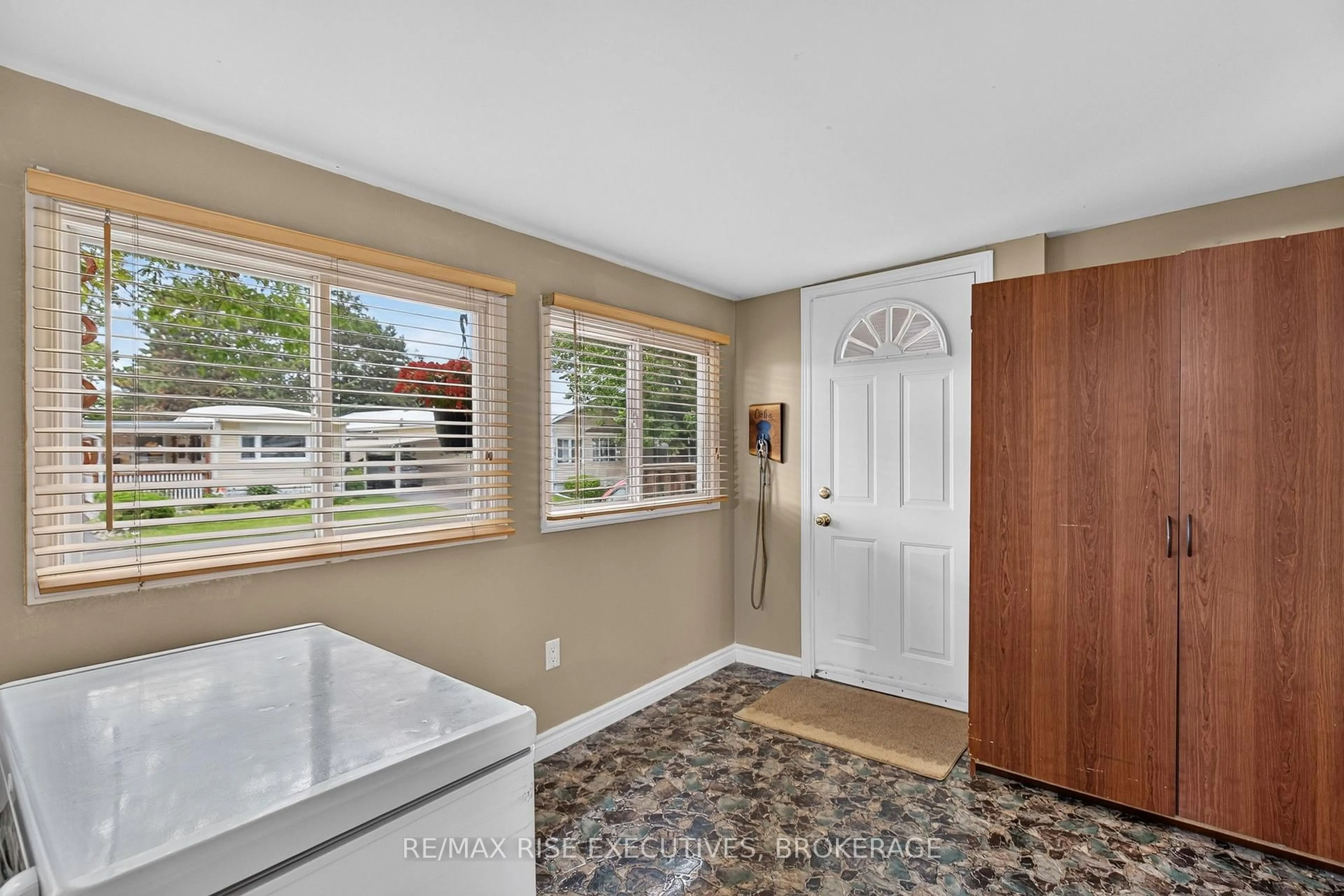 Unknown for 18 Wentworth Dr, Kingston Ontario K7K 5C9