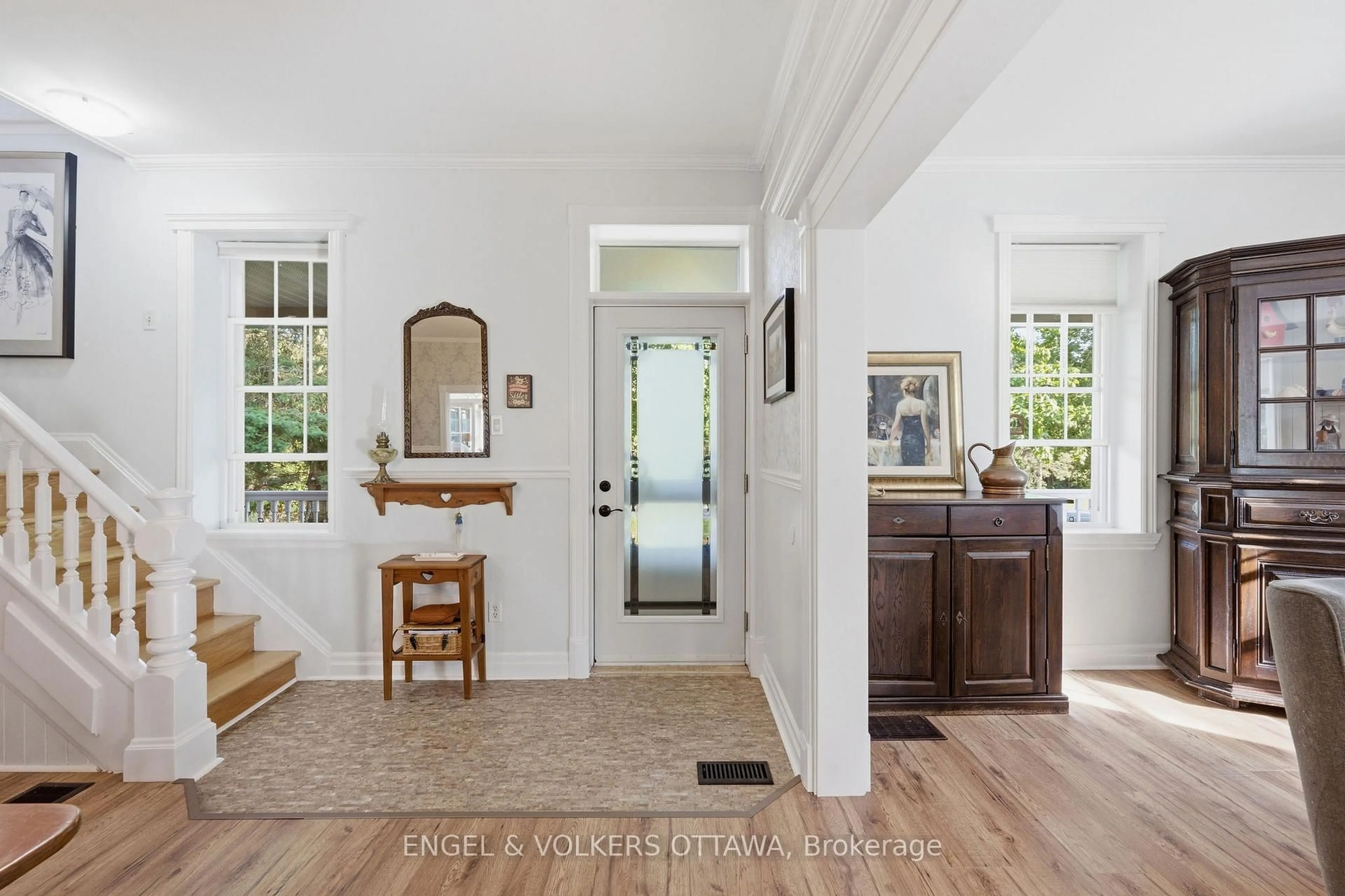 Indoor entryway for 20923 County Road 25, South Glengarry Ontario K0C 1A0