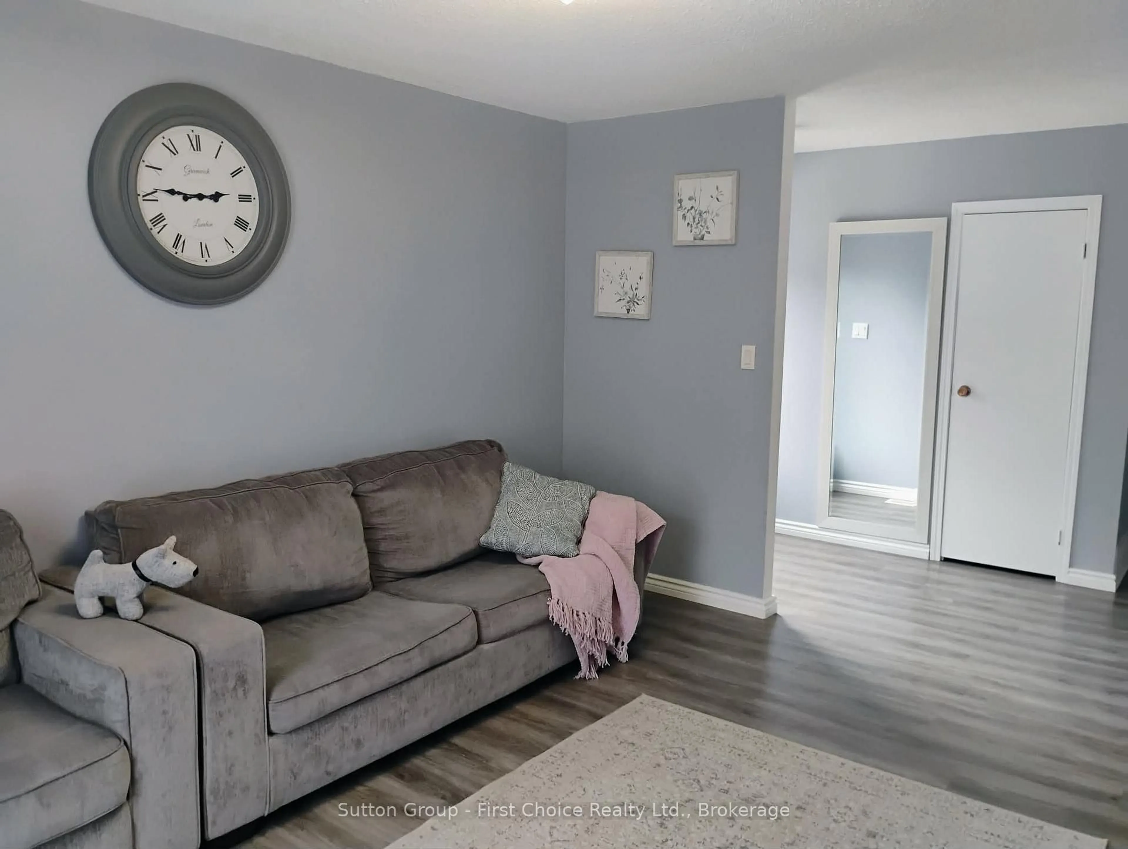 Living room with furniture, unknown for 106 Sunset Cres, North Huron Ontario N0G 2W0