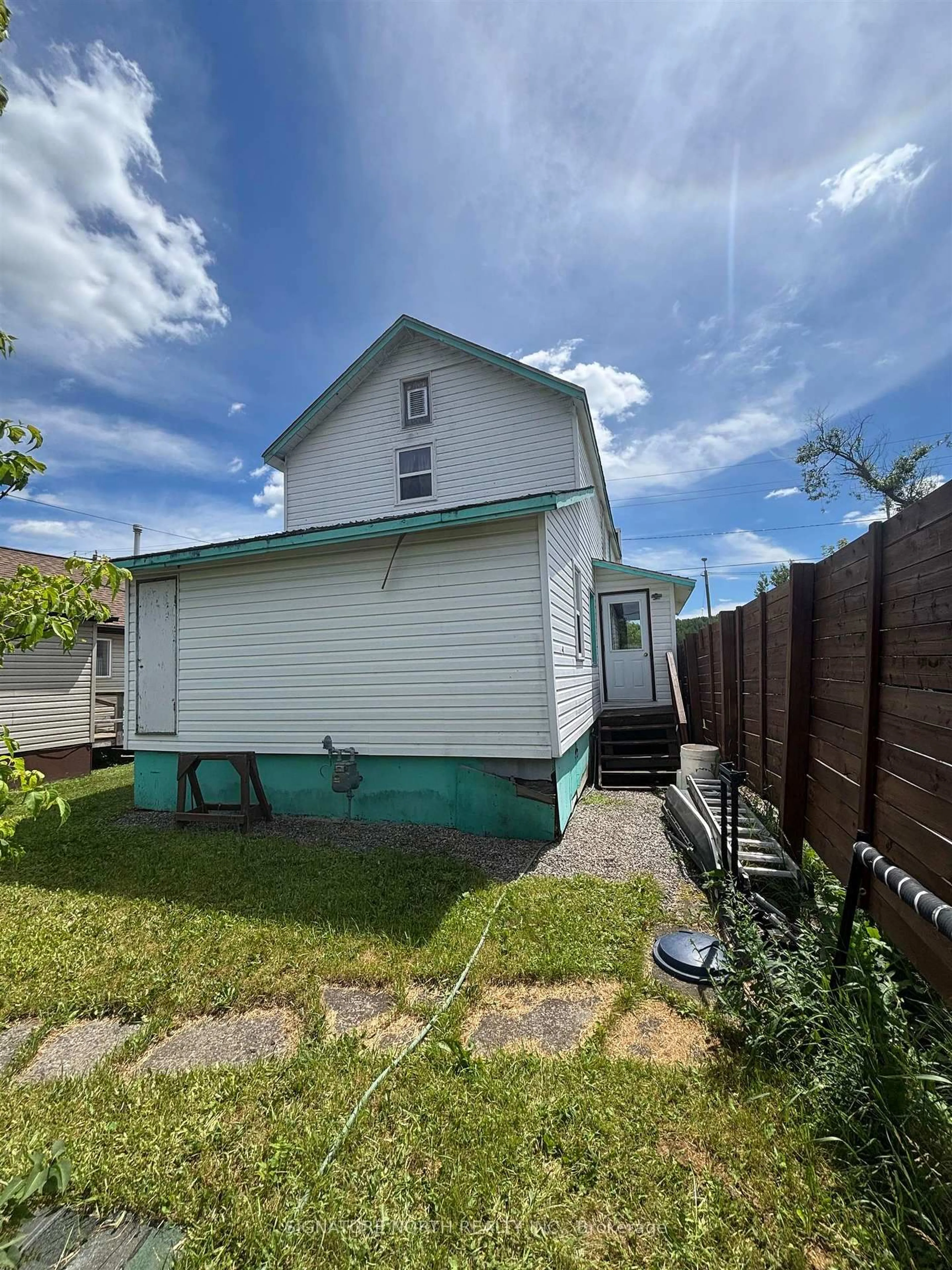 A pic from outside/outdoor area/front of a property/back of a property/a pic from drone, street for 204 Mackenzie Ave. W., Atikokan Ontario P0T 1C0