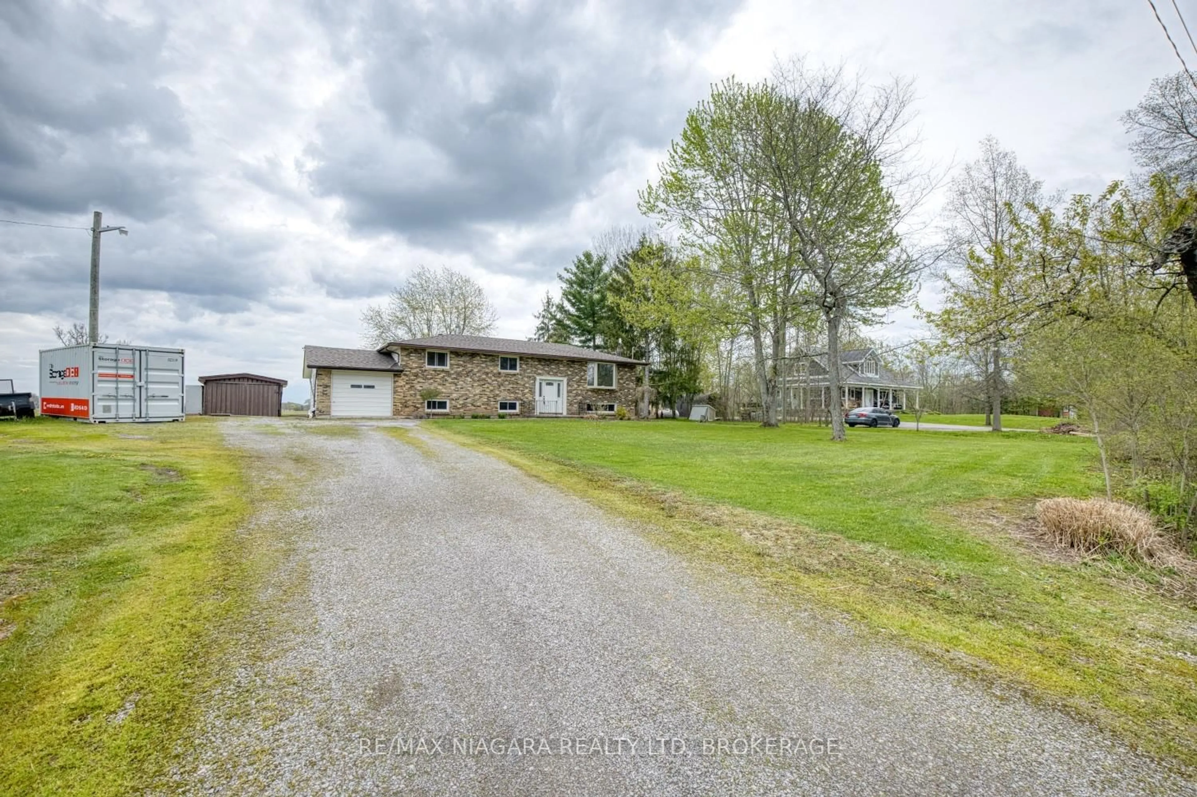 A pic from outside/outdoor area/front of a property/back of a property/a pic from drone, street for 1506 Ott Rd, Fort Erie Ontario L0S 1S0