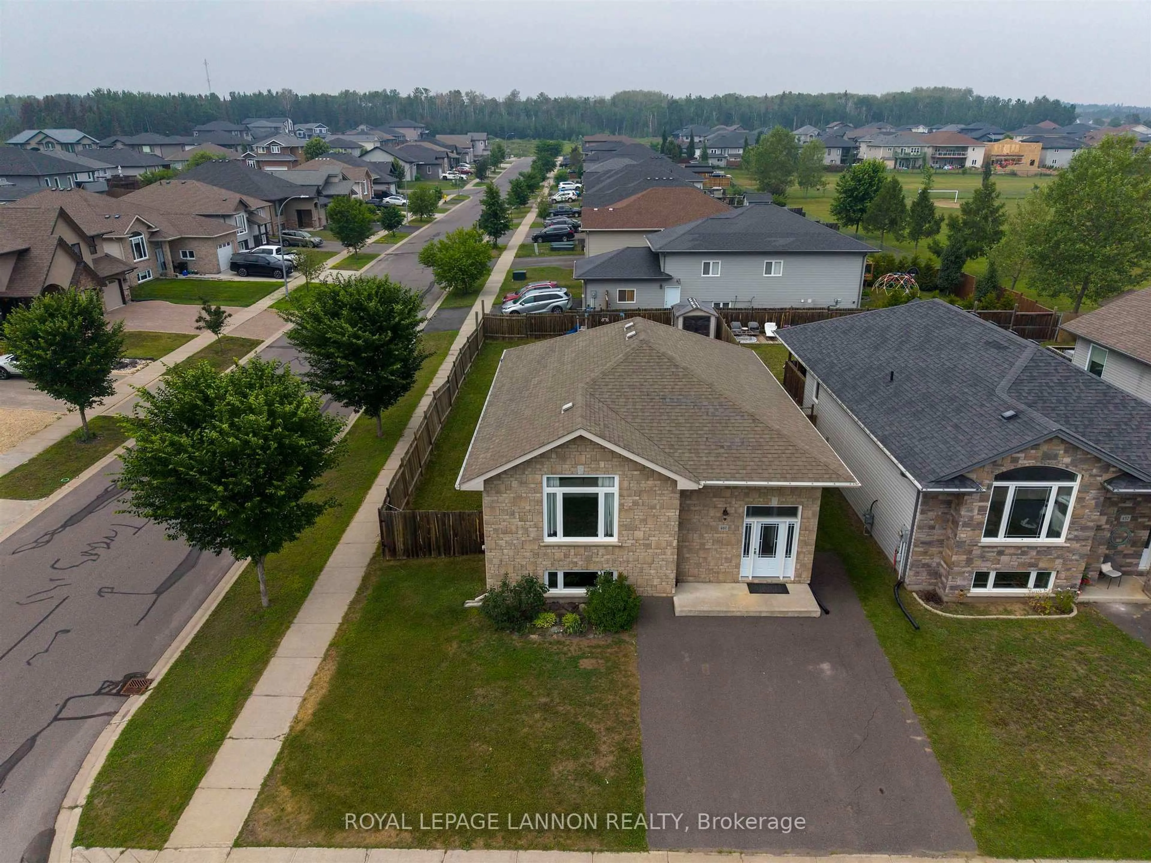 A pic from outside/outdoor area/front of a property/back of a property/a pic from drone, street for 461 LONGBOW St, Thunder Bay Ontario P7G 0A5