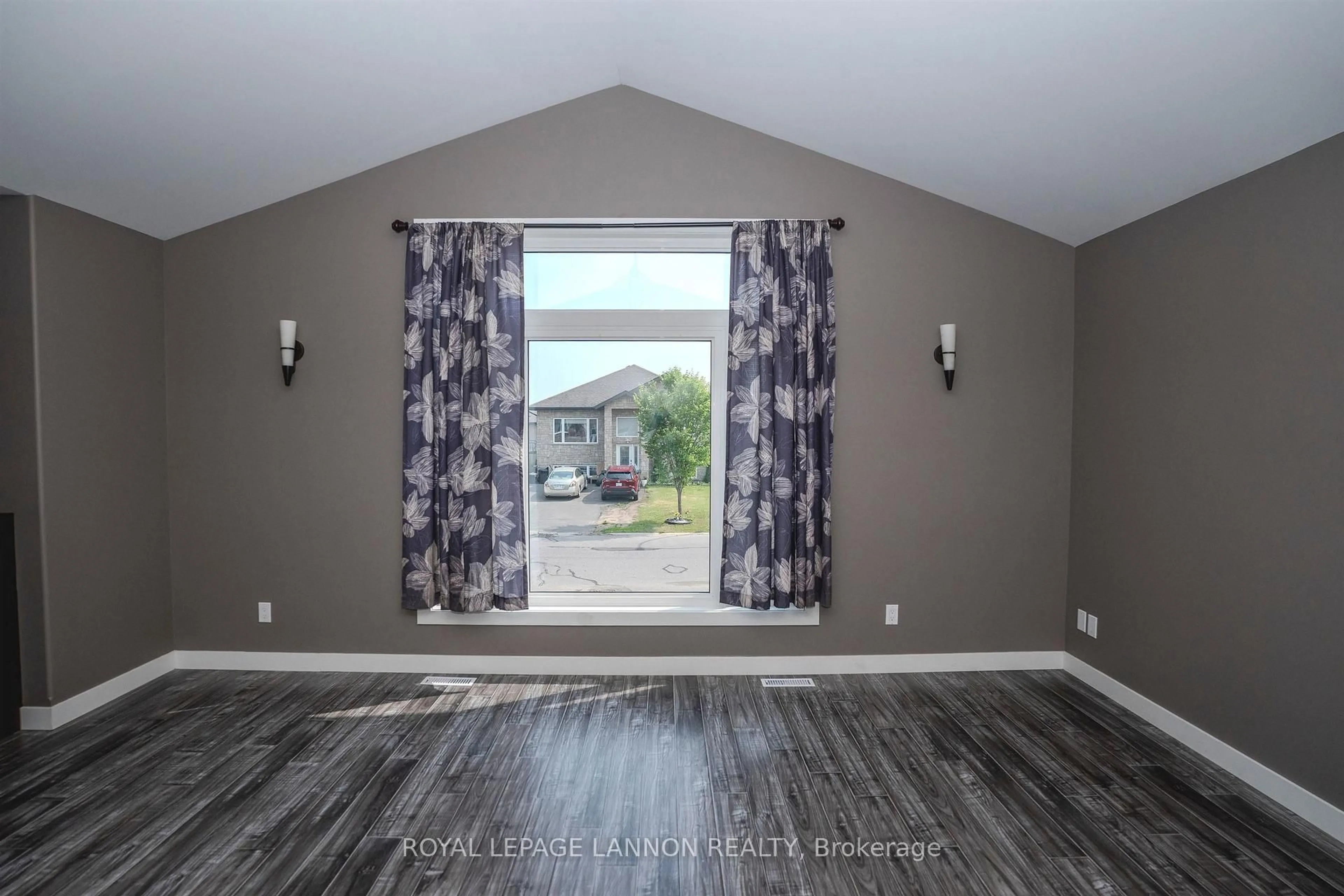 A pic of a room for 461 LONGBOW St, Thunder Bay Ontario P7G 0A5