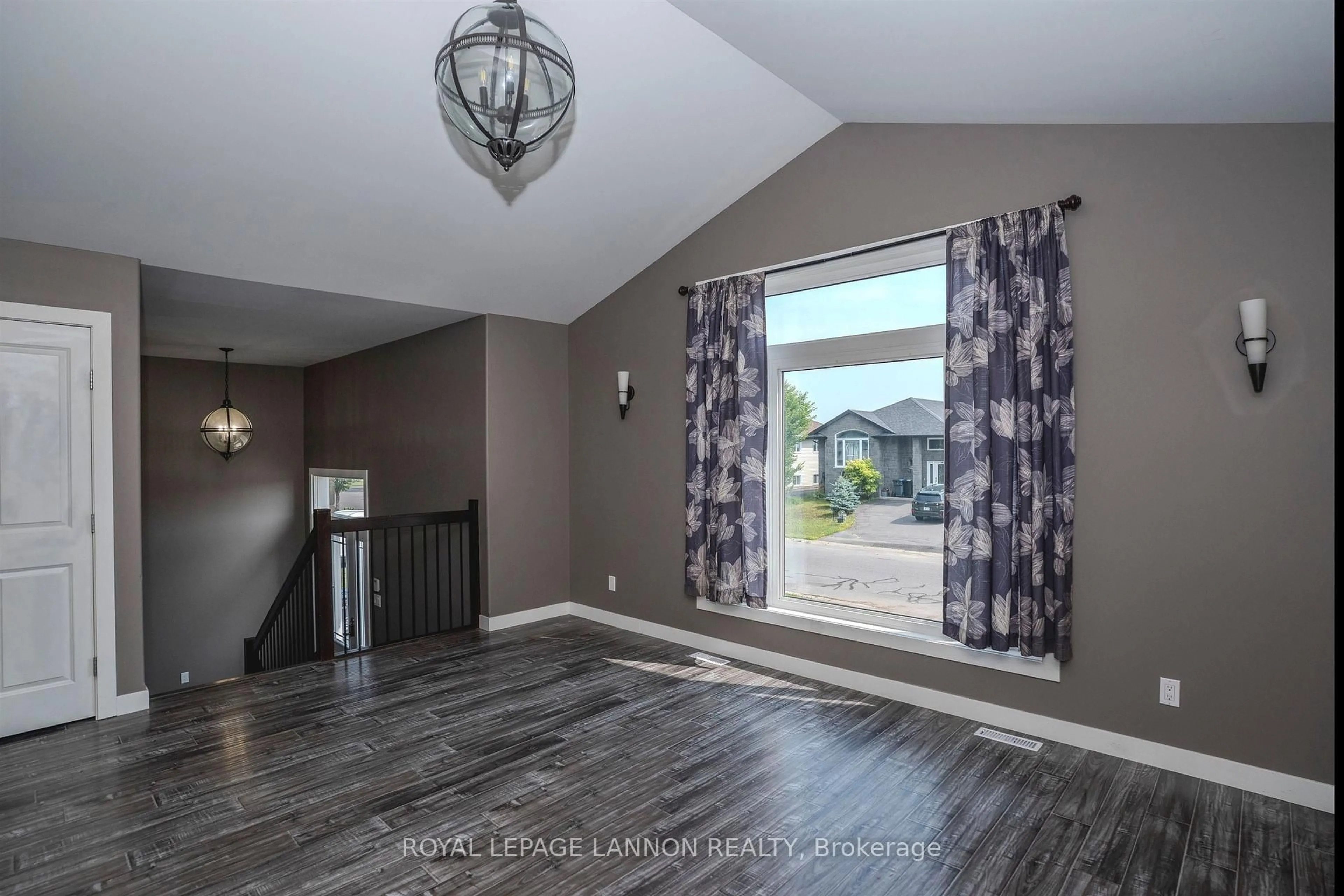 Unknown for 461 LONGBOW St, Thunder Bay Ontario P7G 0A5