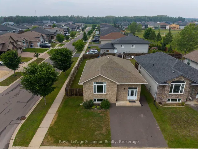 461 LONGBOW St, Thunder Bay 2