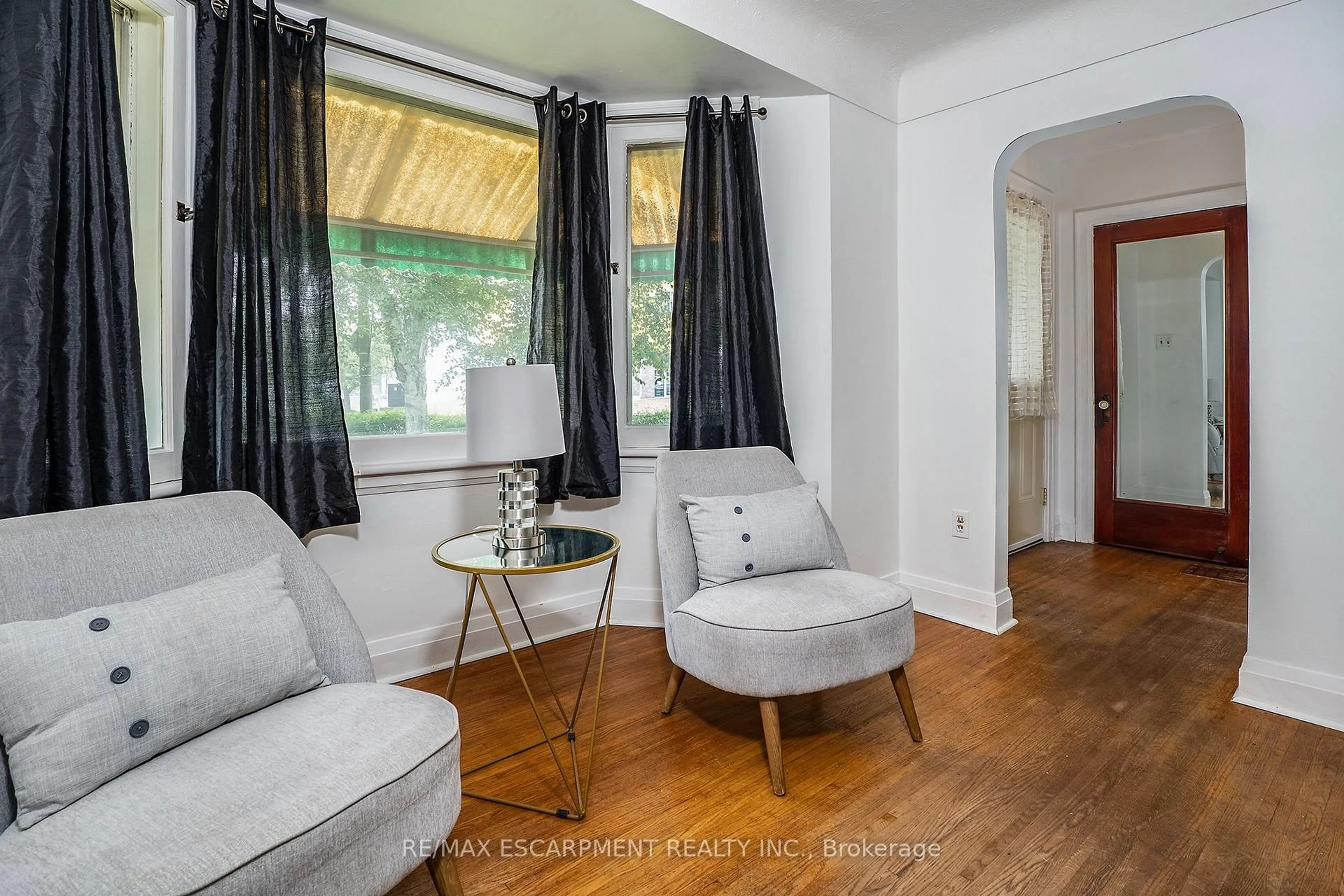 Living room with furniture, wood/laminate floor for 90 Osler Dr, Hamilton Ontario L9H 4B5