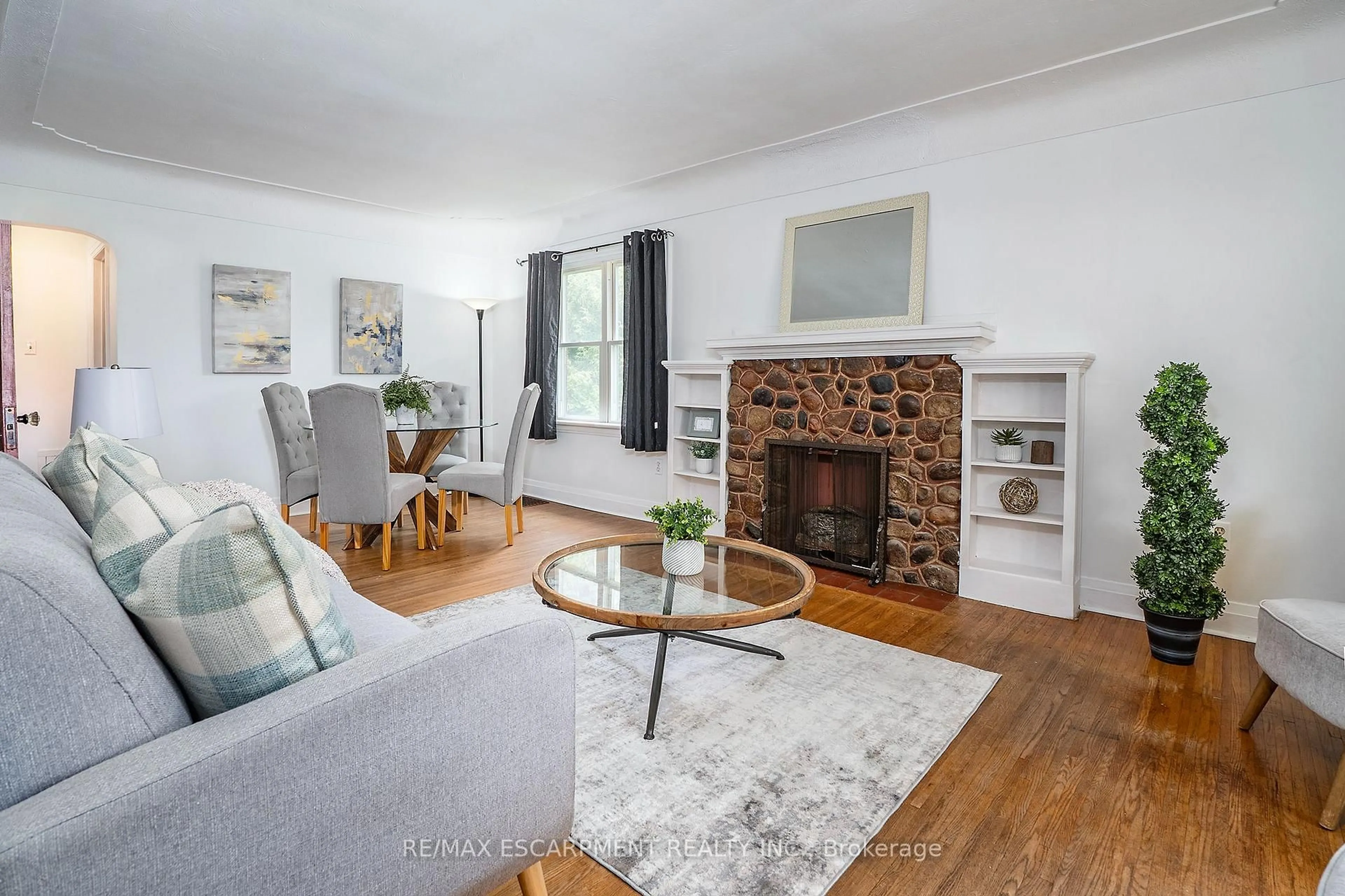 Living room with furniture, wood/laminate floor for 90 Osler Dr, Hamilton Ontario L9H 4B5