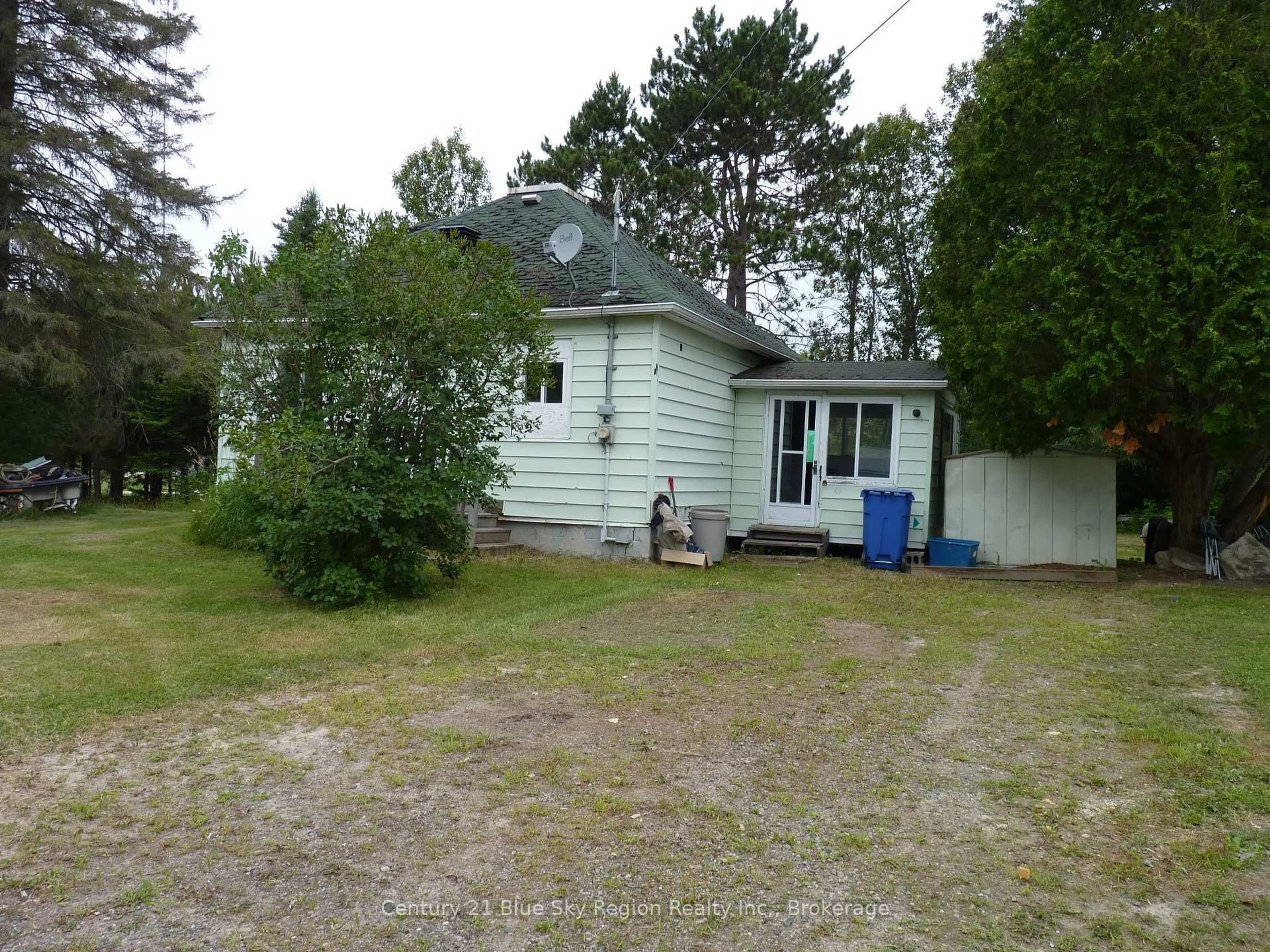 A pic from outside/outdoor area/front of a property/back of a property/a pic from drone, street for 50 Feronia Rd, North Bay Ontario P1B 8G4
