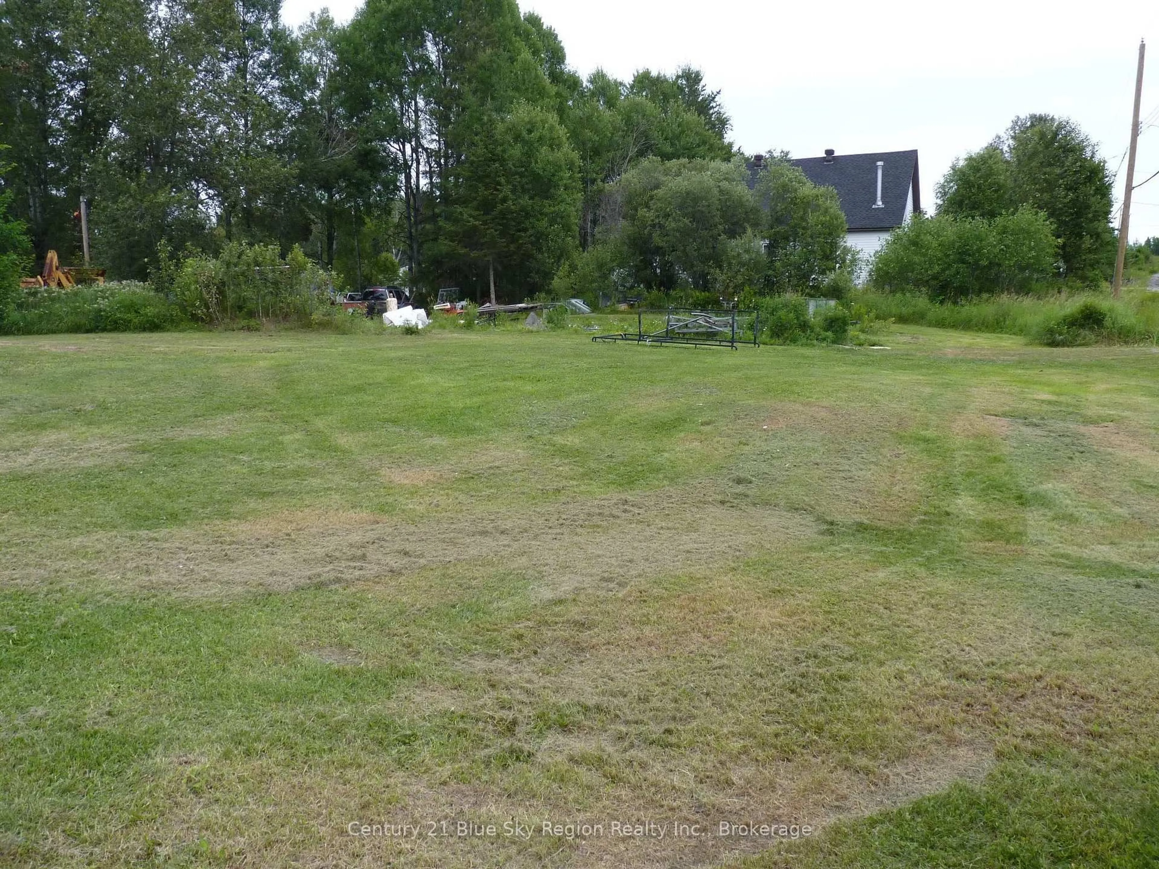 A pic from outside/outdoor area/front of a property/back of a property/a pic from drone, unknown for 50 Feronia Rd, North Bay Ontario P1B 8G4