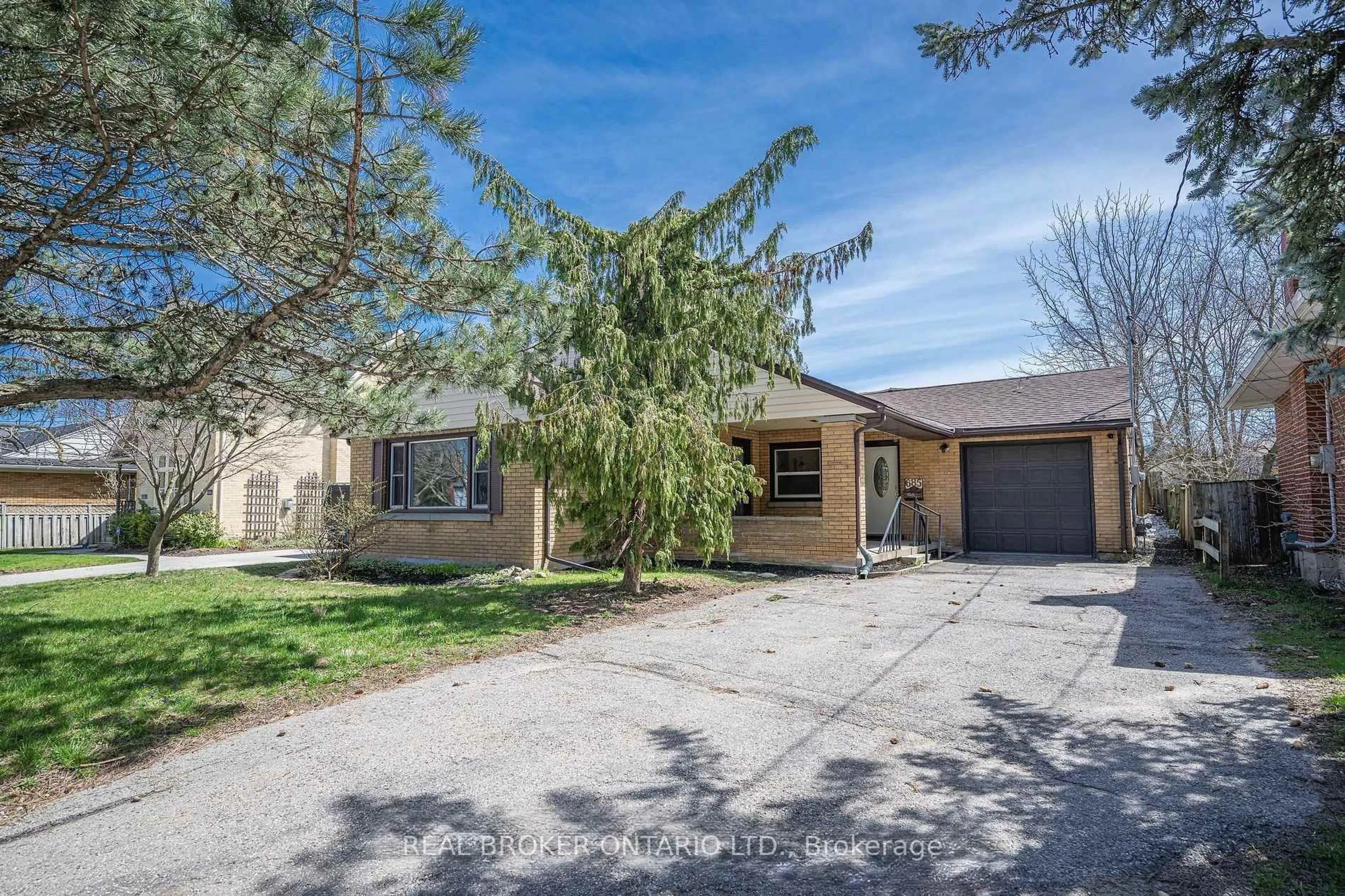 A pic from outside/outdoor area/front of a property/back of a property/a pic from drone, street for 685 Frederick St, Kitchener Ontario N2B 2B3