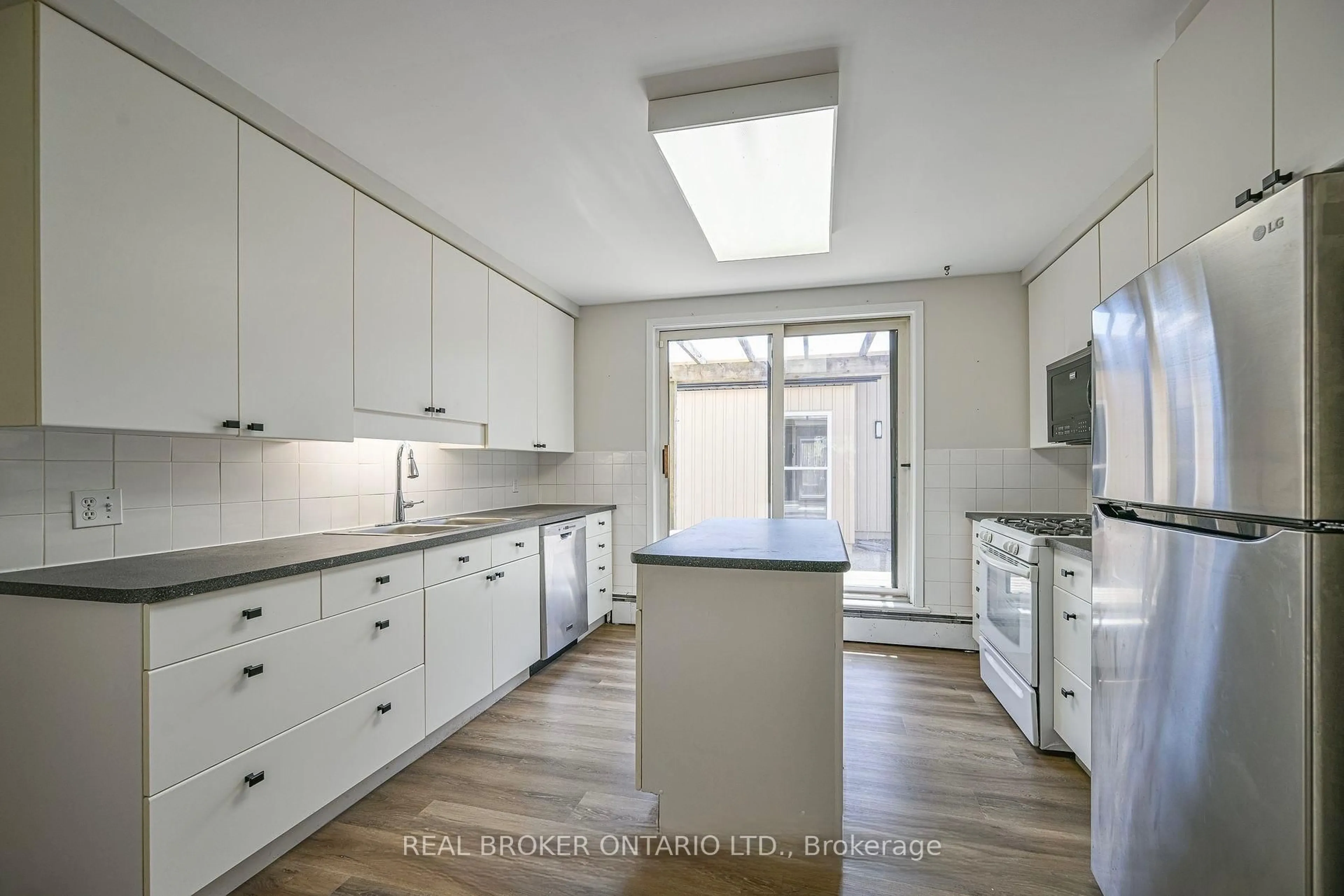 Unknown for 685 Frederick St, Kitchener Ontario N2B 2B3