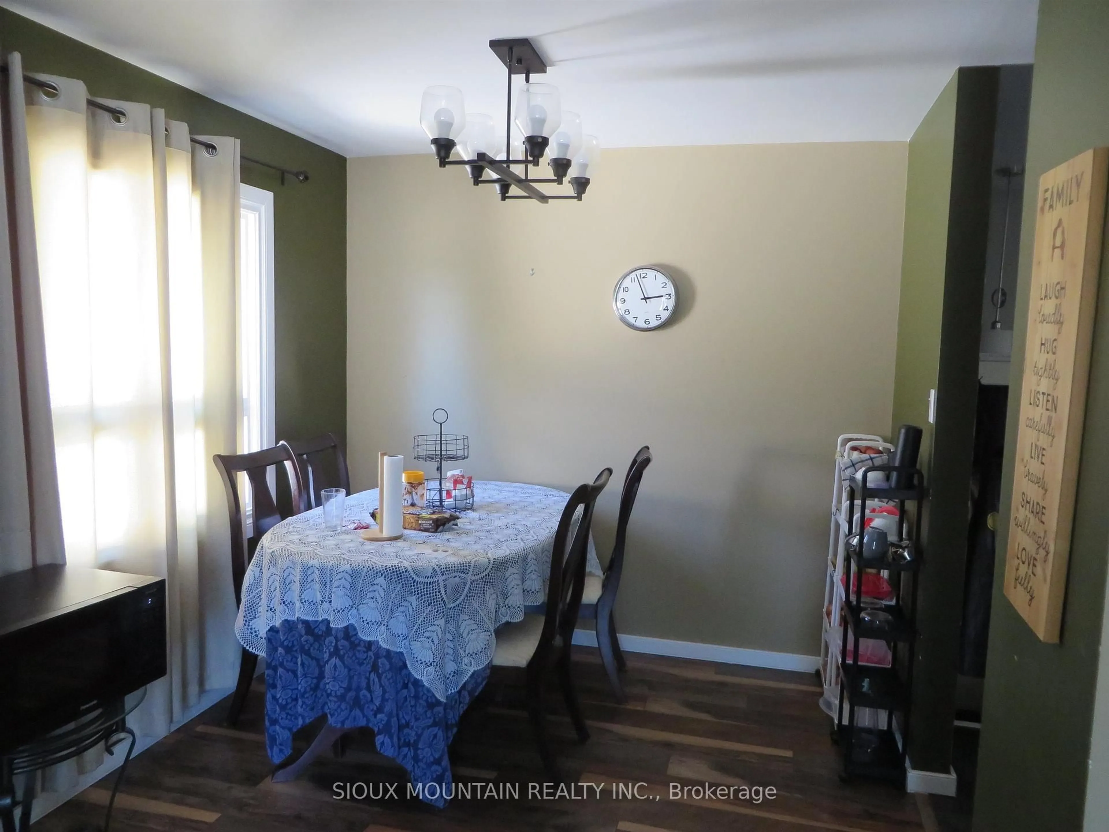 Dining room, wood/laminate floor for 60 Second Avenue N, Sioux Lookout Ontario P8T 1H2