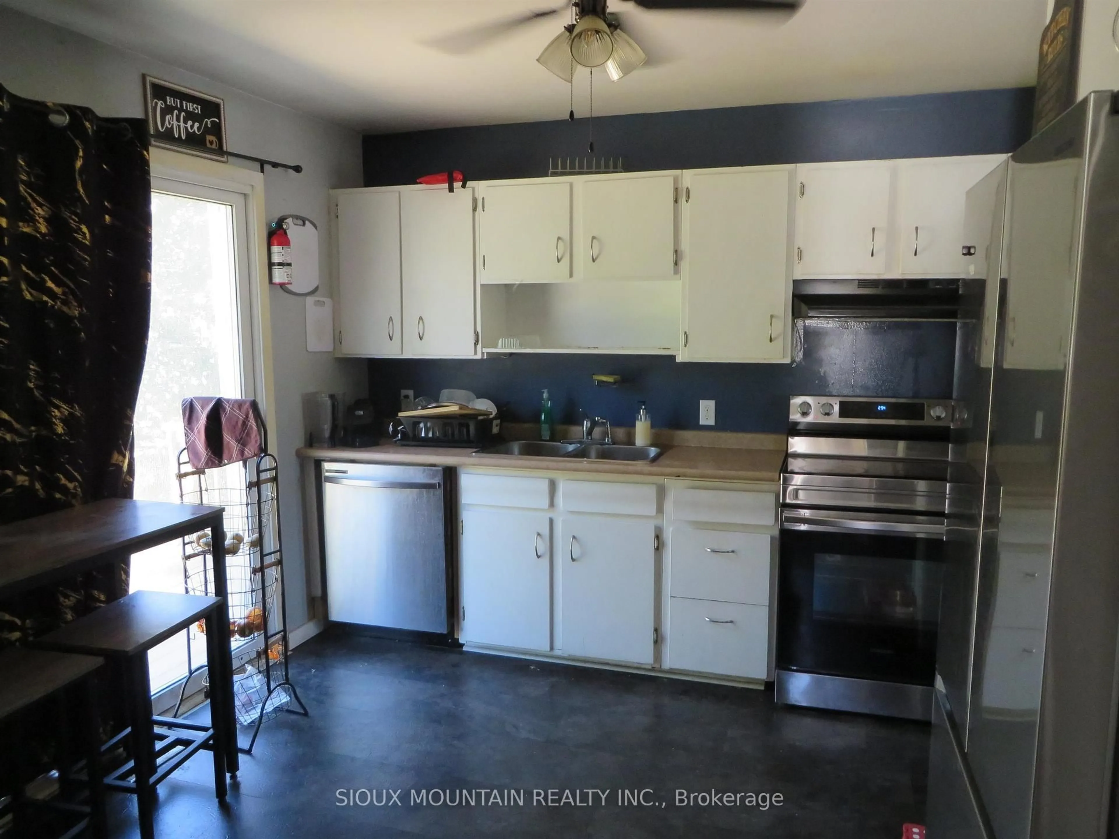 Standard kitchen, unknown for 60 Second Avenue N, Sioux Lookout Ontario P8T 1H2