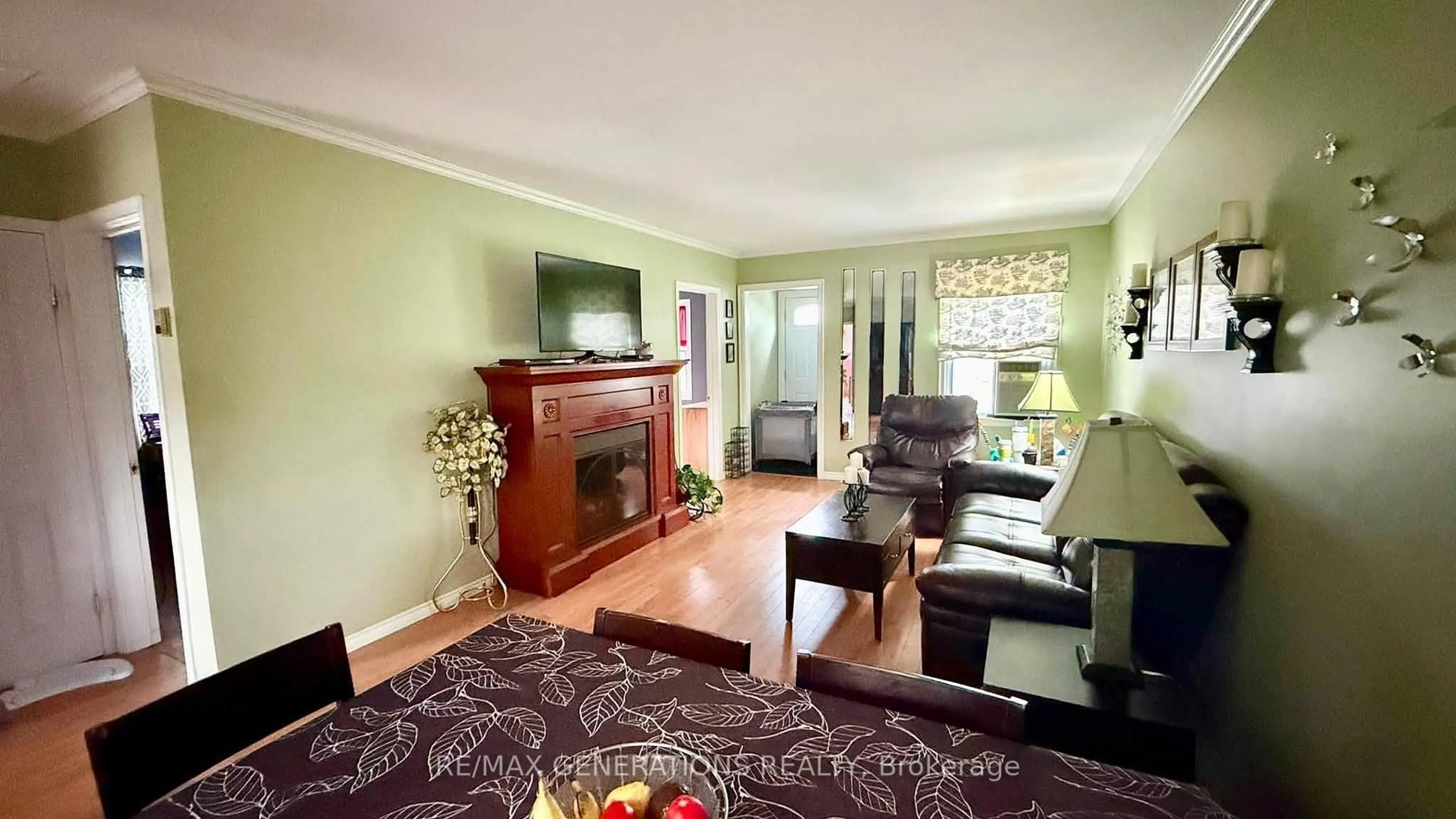 Living room with furniture, wood/laminate floor for 149 Prospect Ave, Thunder Bay Ontario P7A 5L5