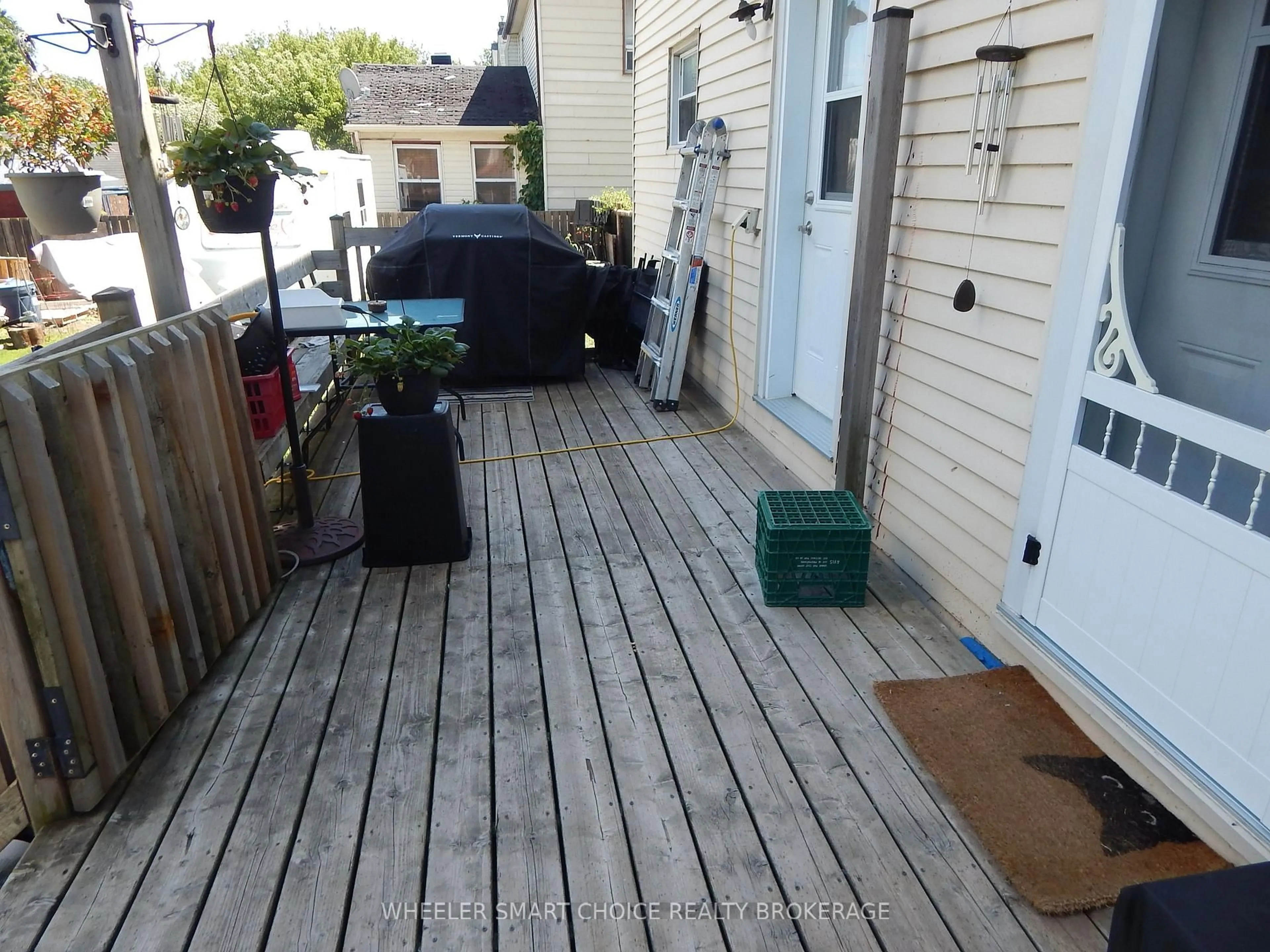 Patio, street for 327-329 Brookdale Ave, Cornwall Ontario K6J 4P2