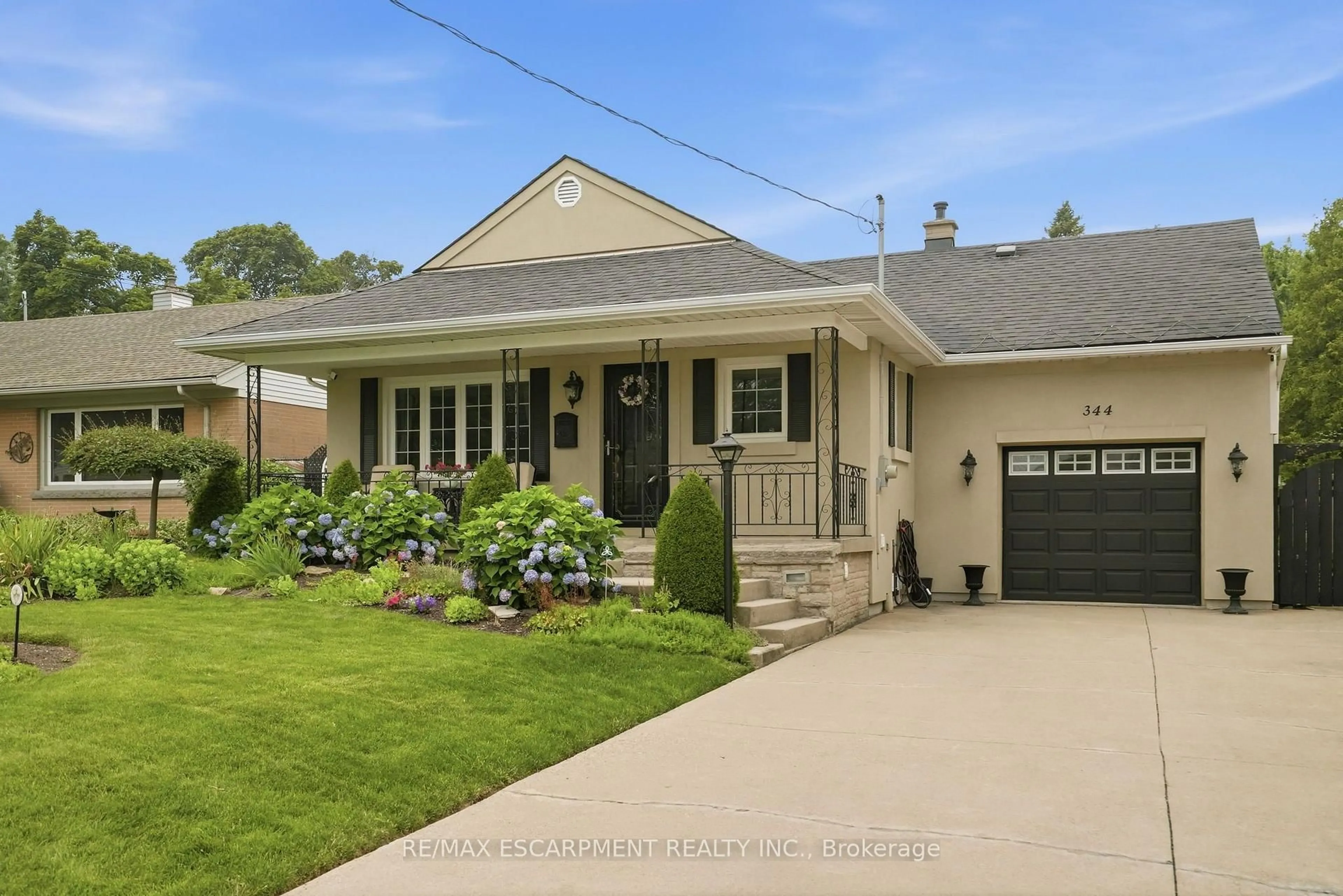 Home with vinyl exterior material, street for 344 East 36th St, Hamilton Ontario L8V 3Z8