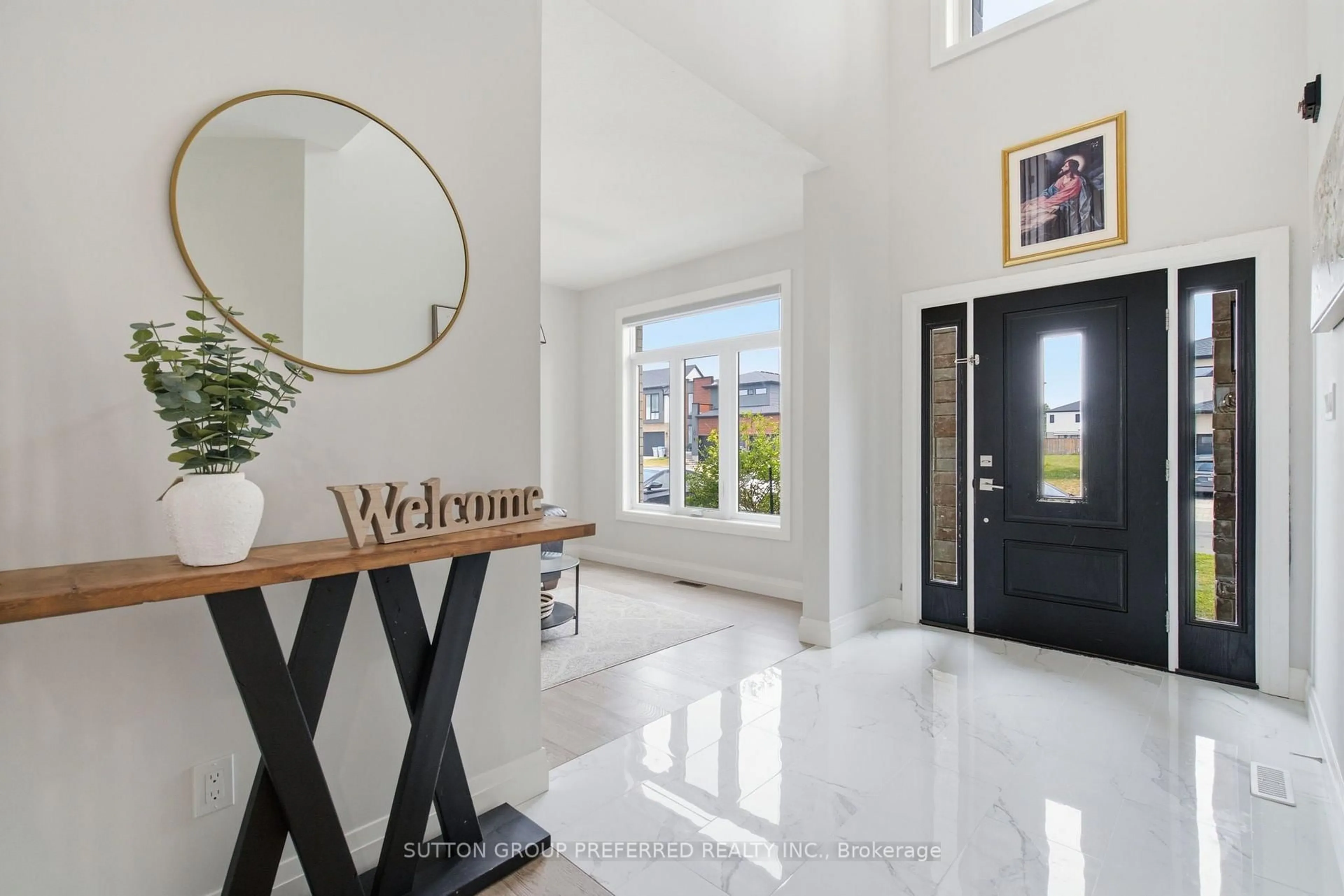 Indoor entryway for 19 Kaiser Lane, Middlesex Centre Ontario N0L 1R0