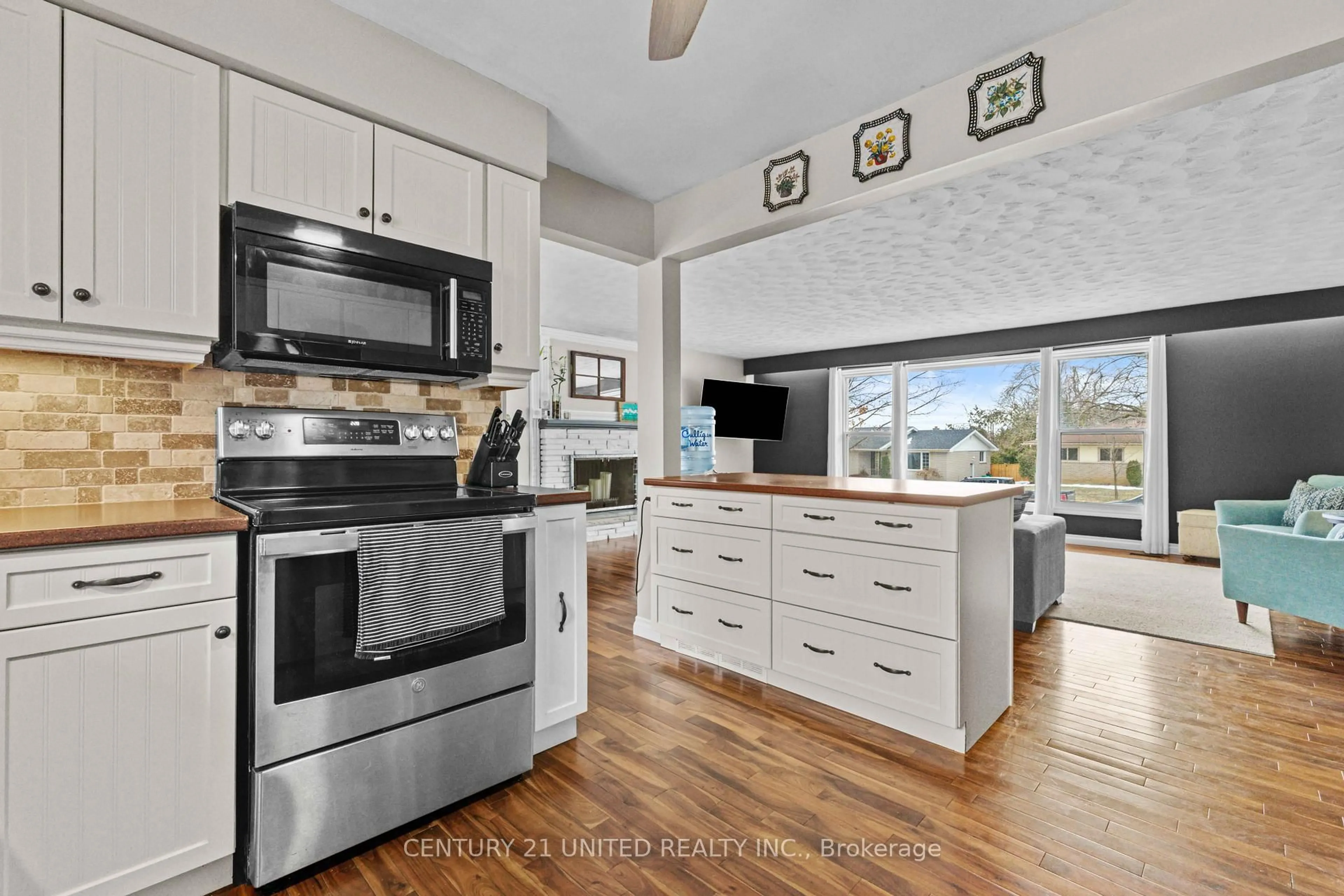 Open concept kitchen, unknown for 1277 Olympus Ave, Peterborough Ontario K9H 6V9