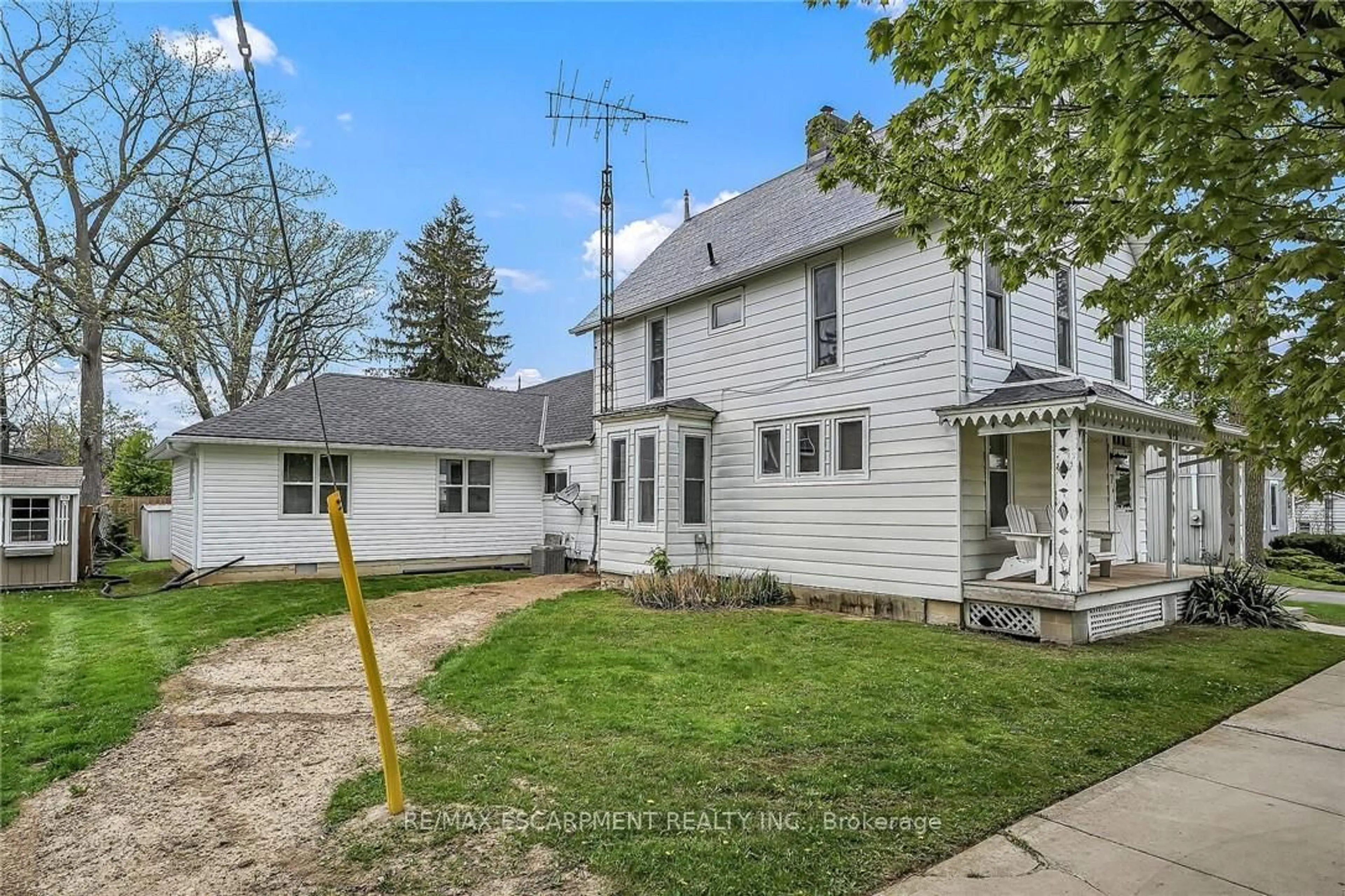A pic from outside/outdoor area/front of a property/back of a property/a pic from drone, street for 7 Greenock St, Norfolk Ontario N0A 1N0