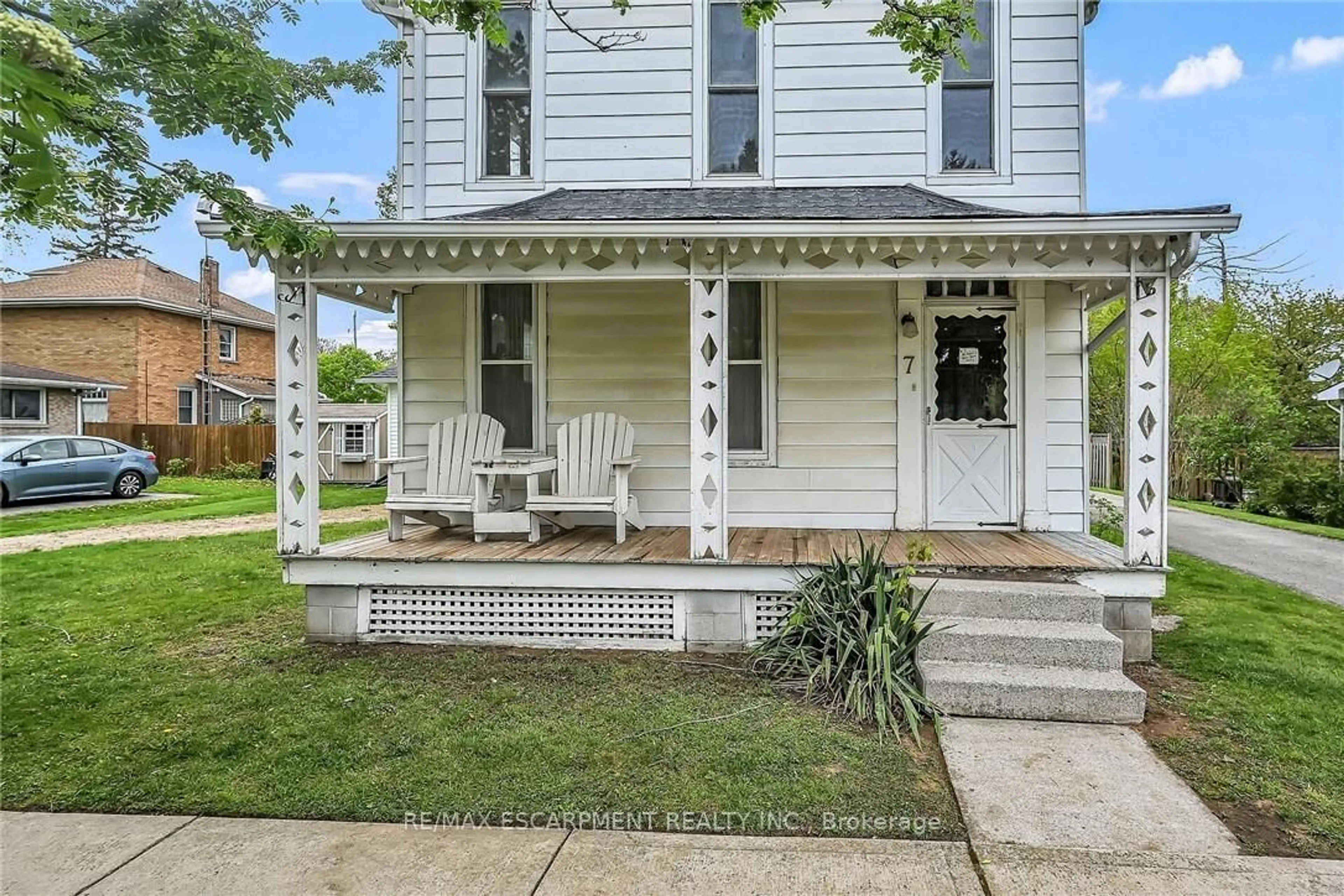 Home with vinyl exterior material, street for 7 Greenock St, Norfolk Ontario N0A 1N0