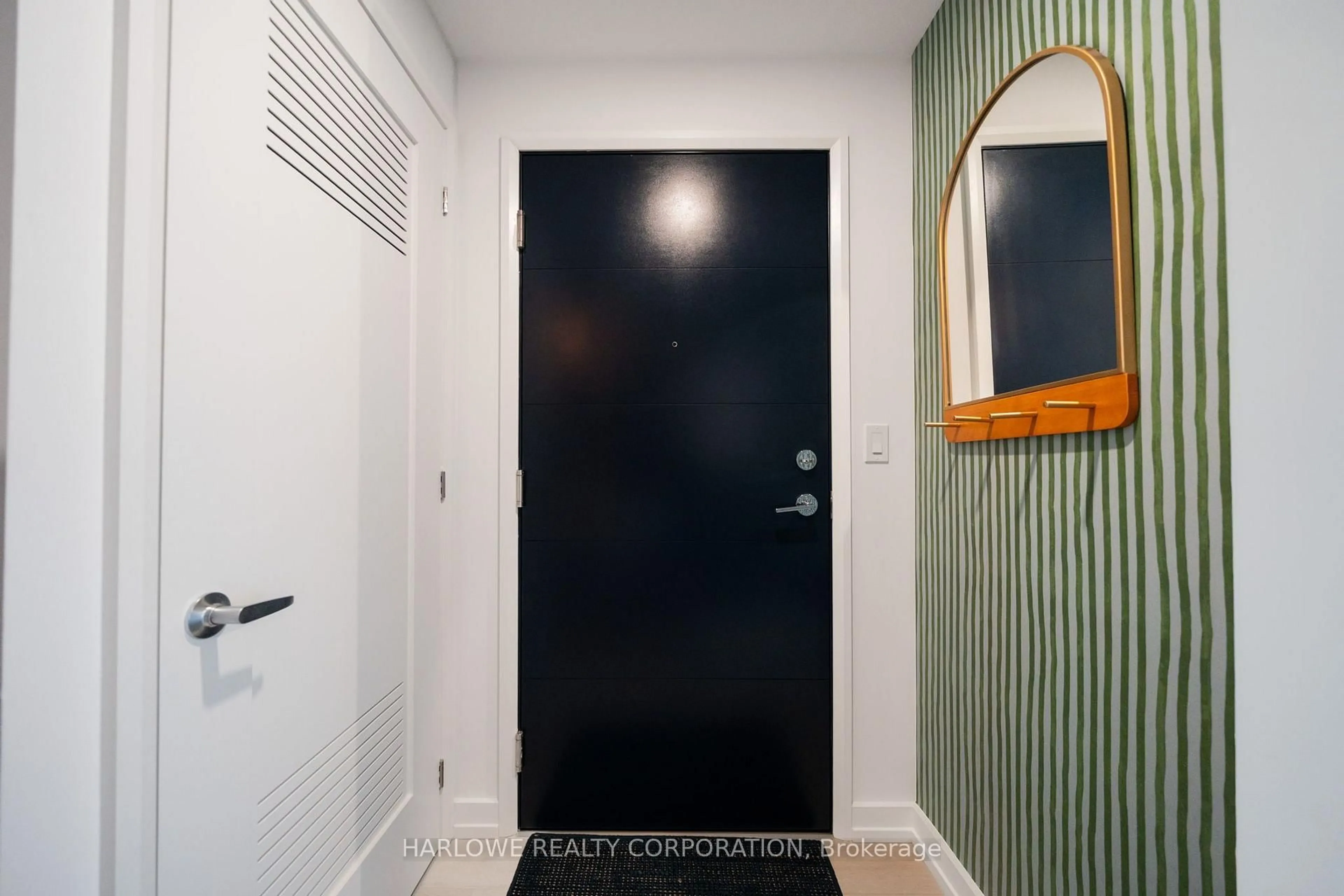 Indoor entryway for 75 James St #2207, Hamilton Ontario L8P 2Y9
