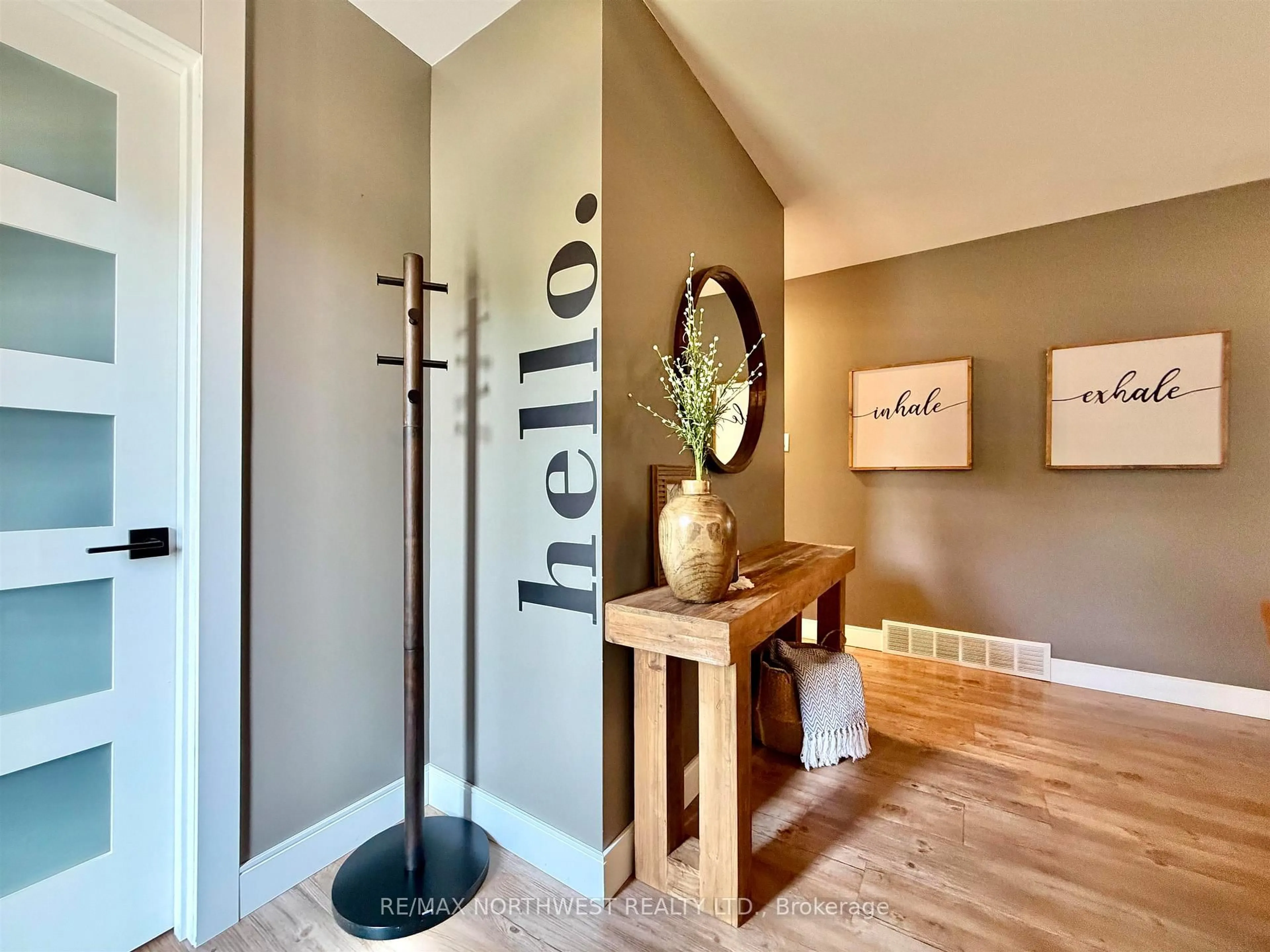 Indoor entryway for 358 Daniel Ave, Fort Frances Ontario P9A 3L6