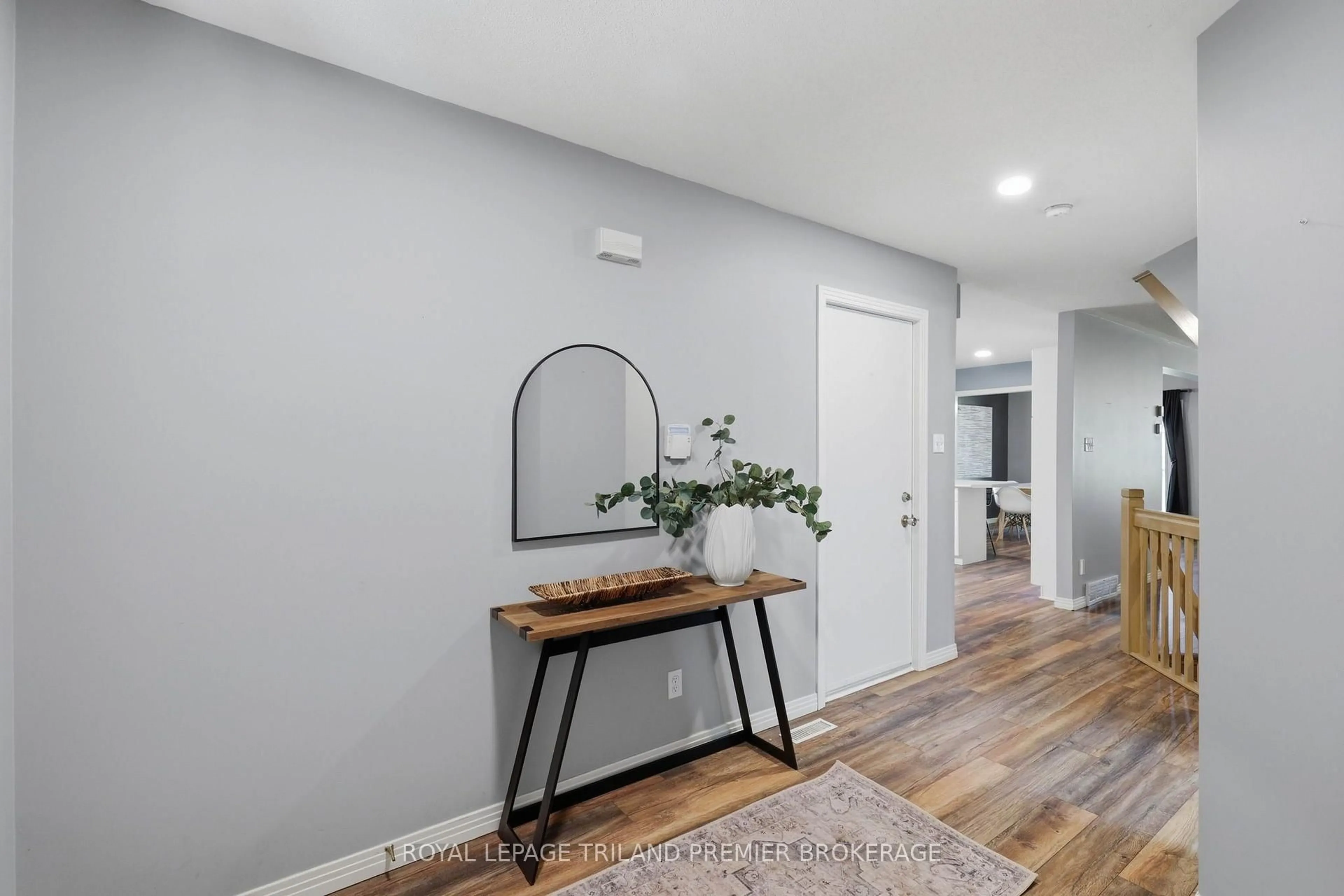 Indoor entryway for 155 Killarney Rd ##5, London North Ontario N5X 3X8