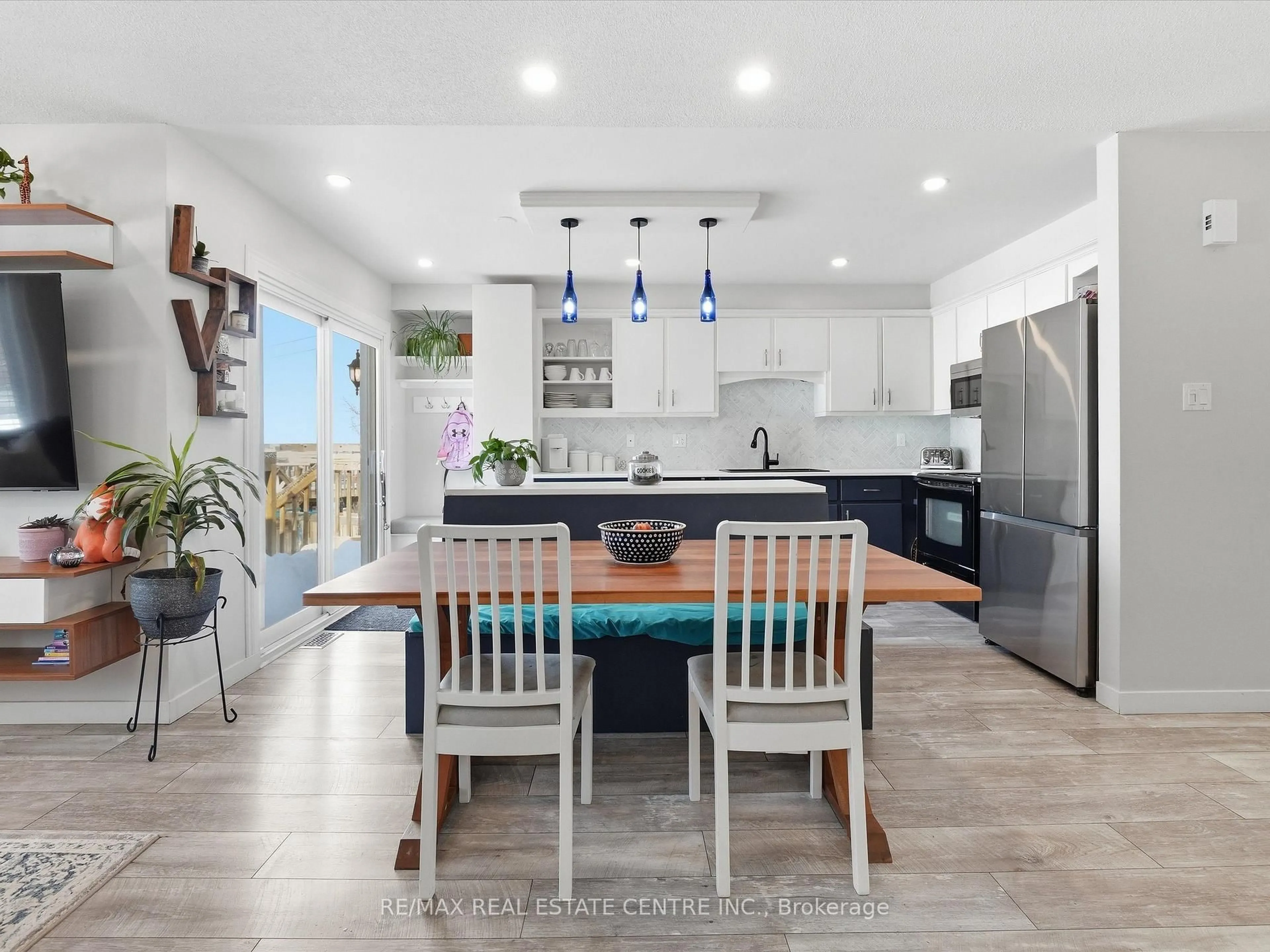 Open concept kitchen, unknown for 318 Shelburne Pl, Shelburne Ontario L0N 1S2