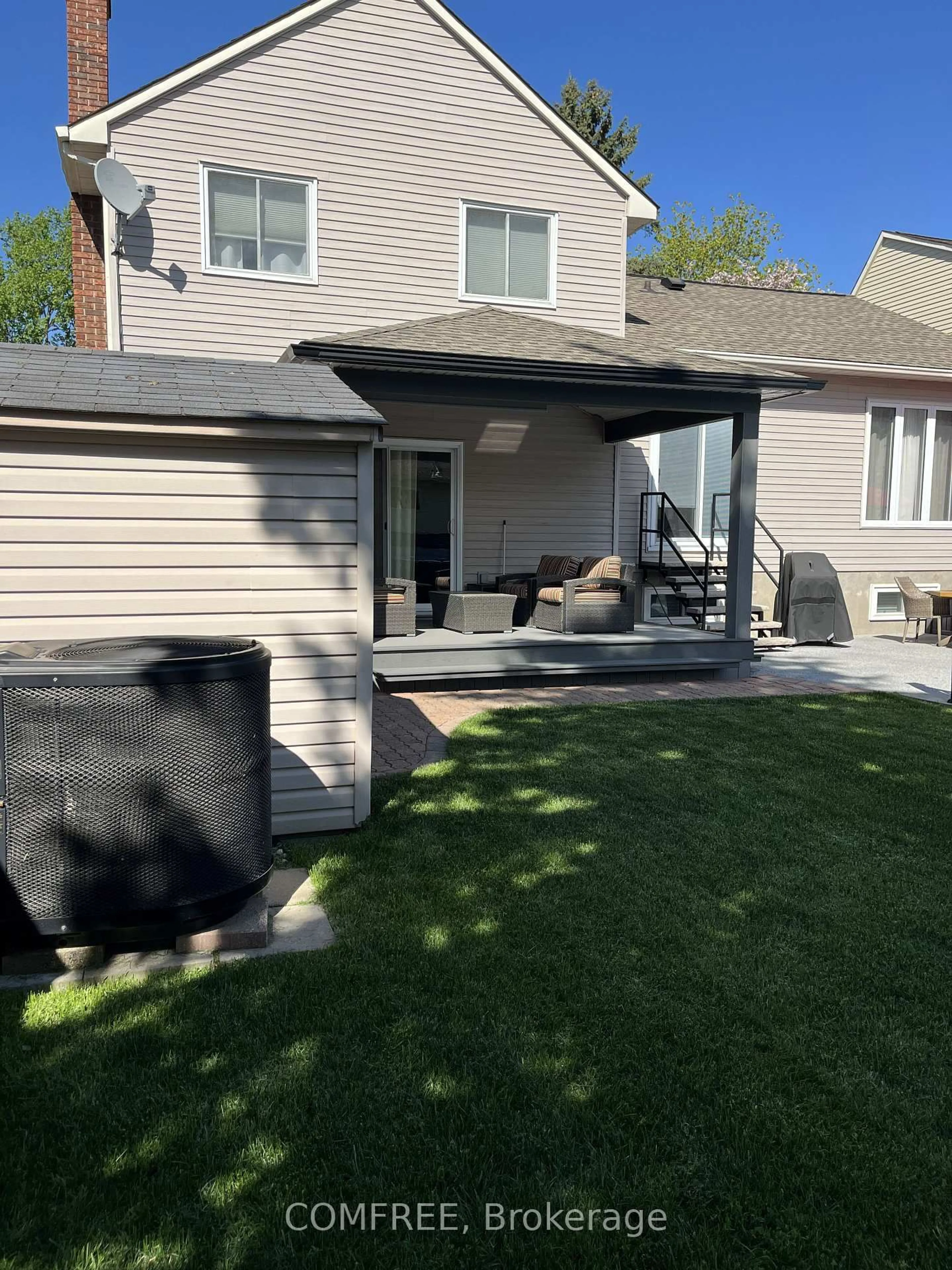 Home with vinyl exterior material, street for 10 Trotting Way, Ottawa Ontario K2M 1B2