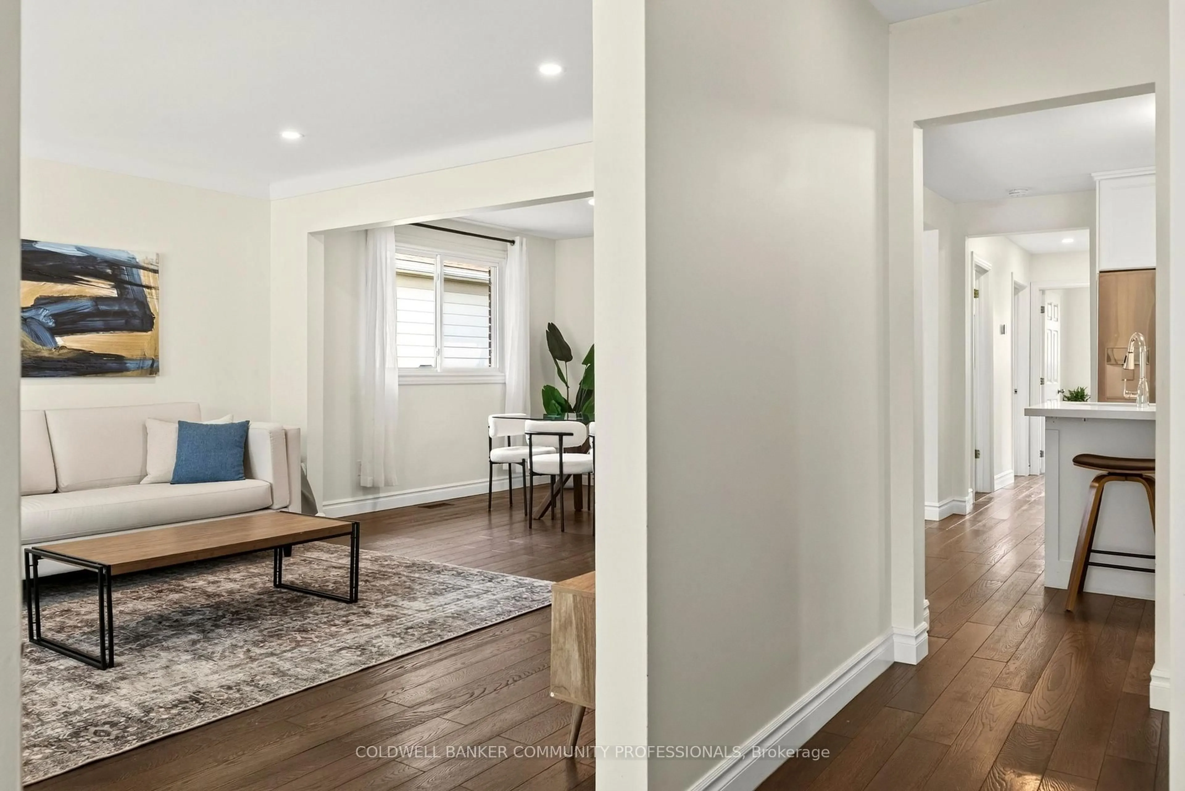 Indoor entryway for 85 Lavina Cres, Hamilton Ontario L9C 5S8