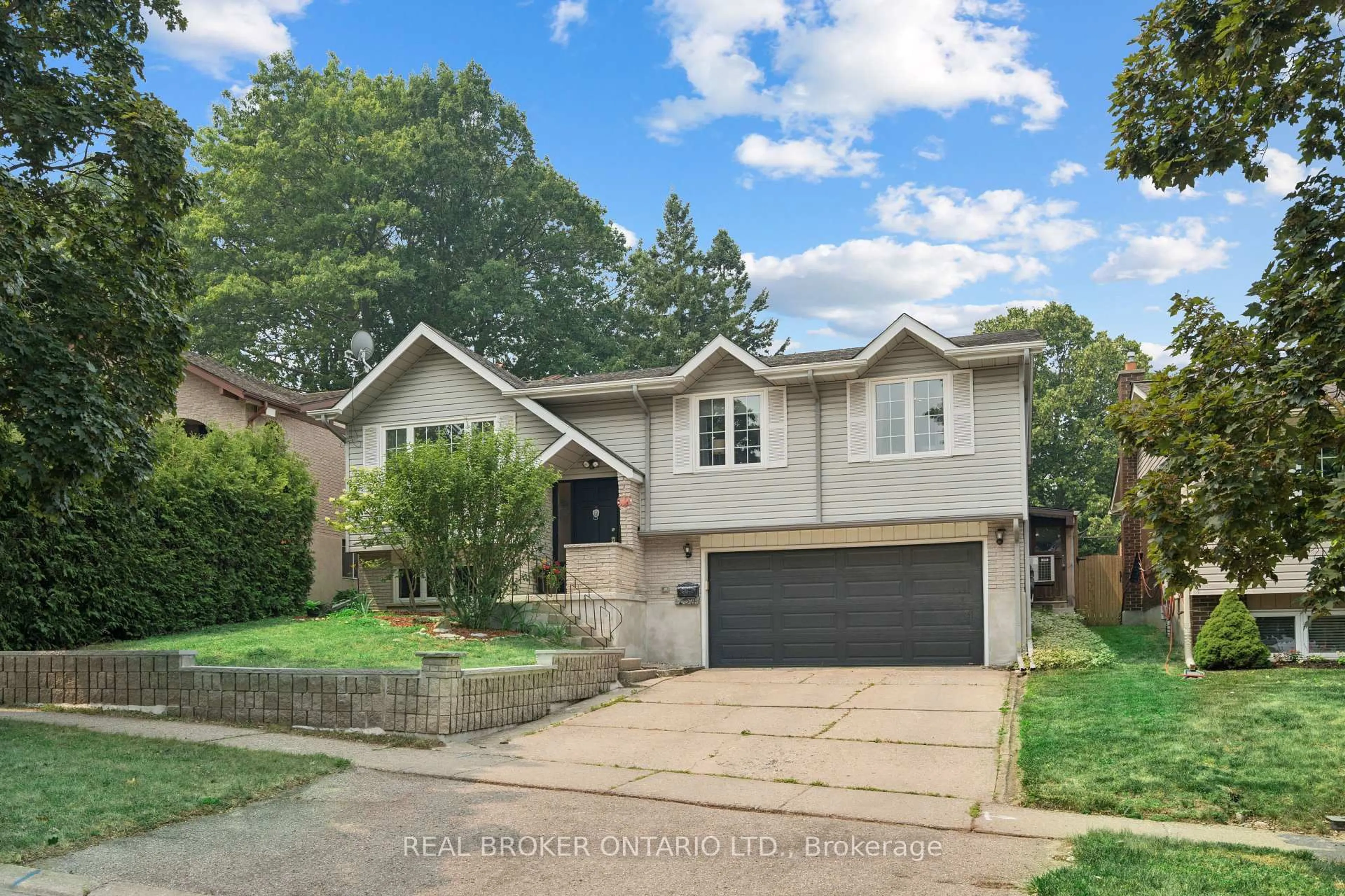 Home with brick exterior material, street for 254 Southwood Dr, Kitchener Ontario N2E 2B1