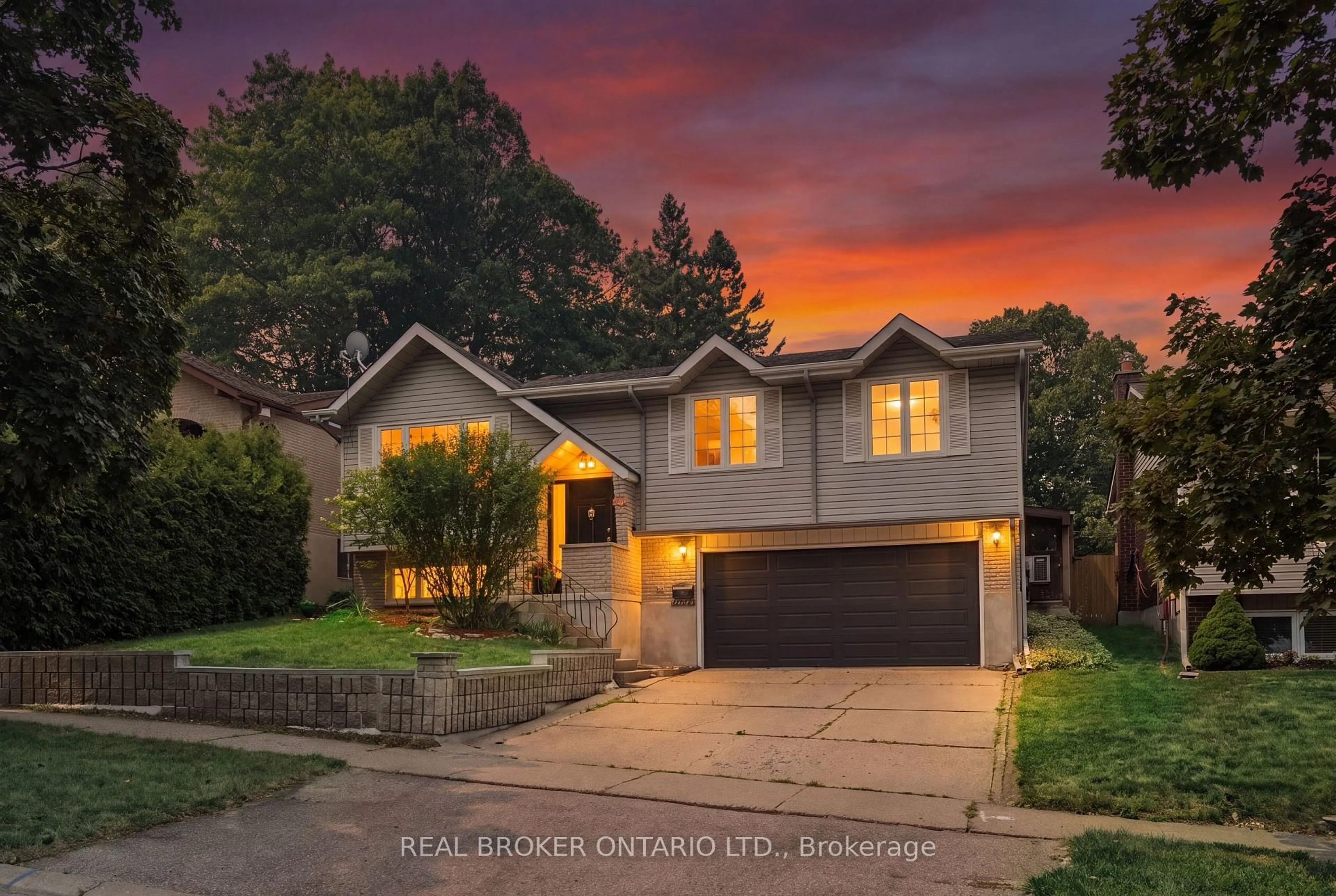 Home with brick exterior material, street for 254 Southwood Dr, Kitchener Ontario N2E 2B1