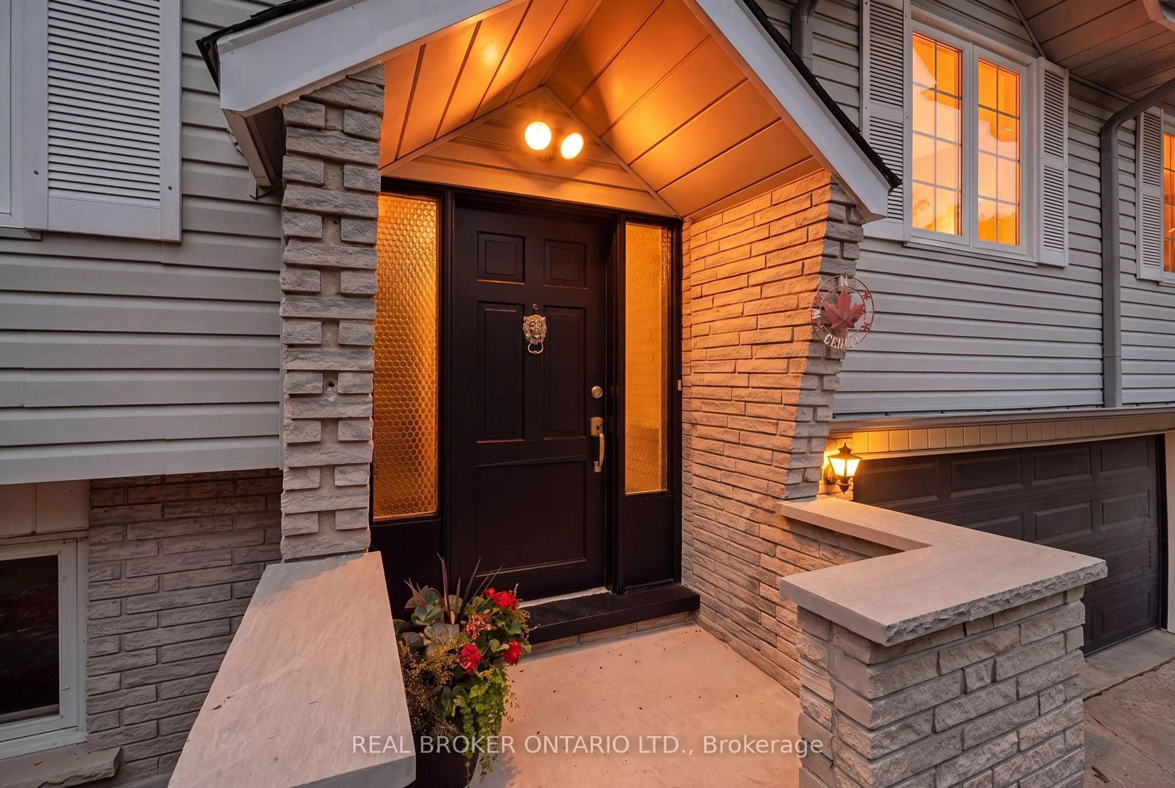 Indoor entryway for 254 Southwood Dr, Kitchener Ontario N2E 2B1