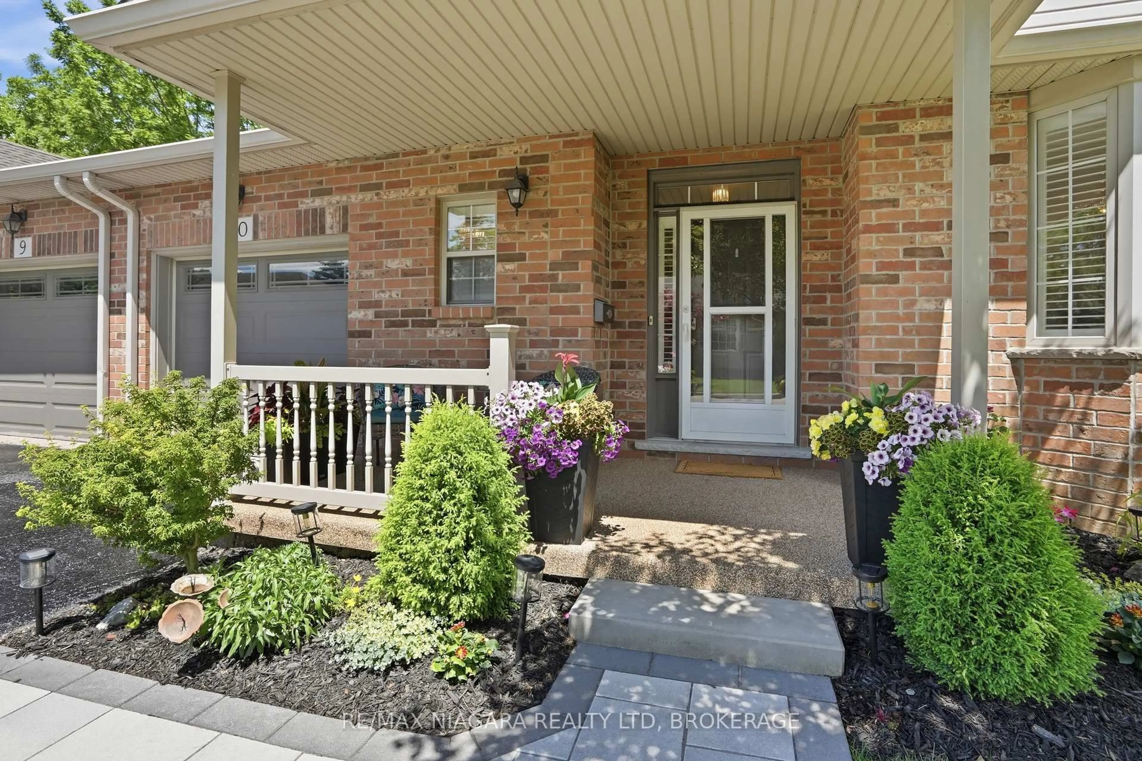 Indoor entryway for 99 Linwell Rd #10, St. Catharines Ontario L2N 1R6