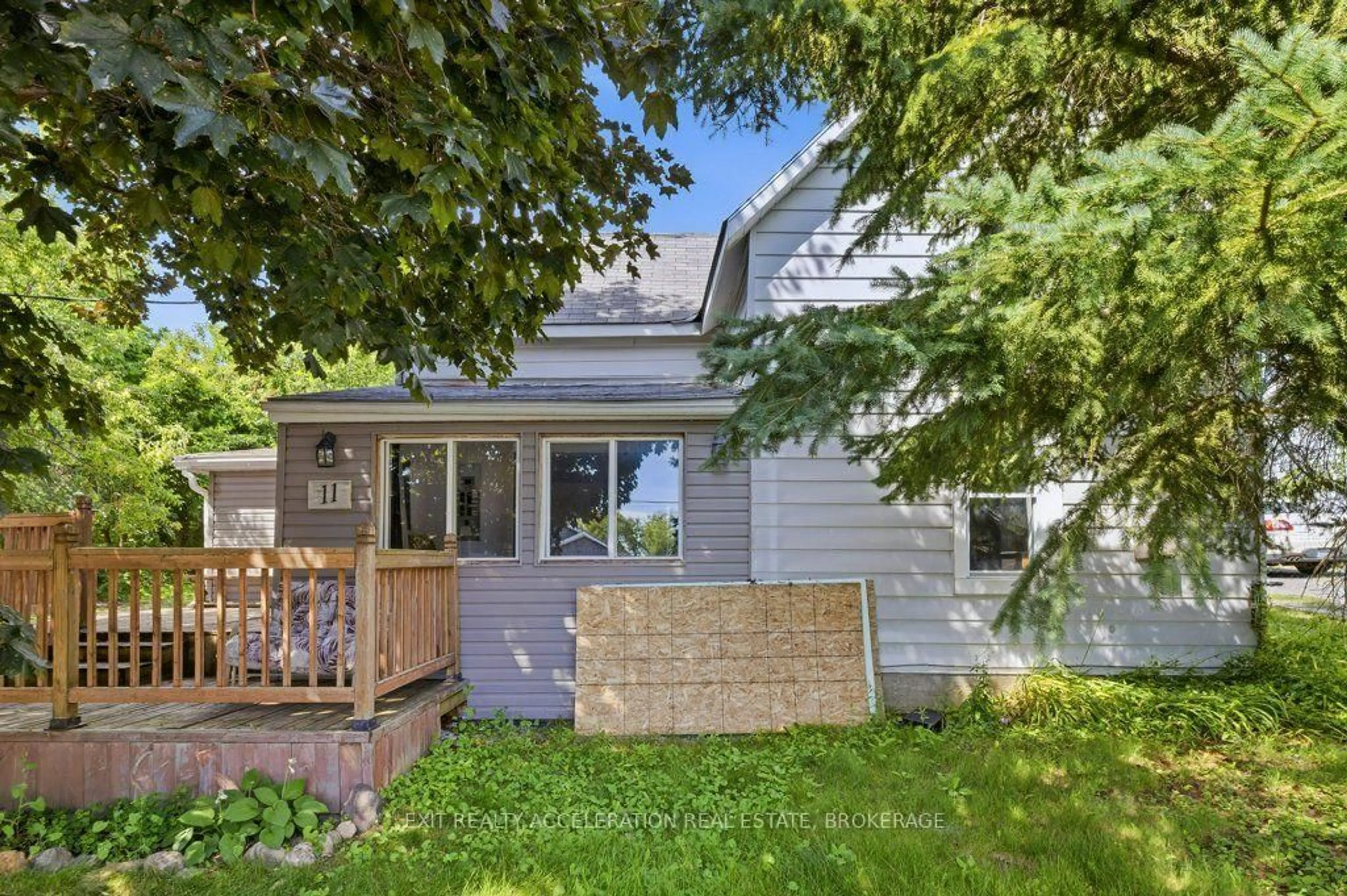 Patio, street for 11 Parks St, Greater Napanee Ontario K7R 3C1