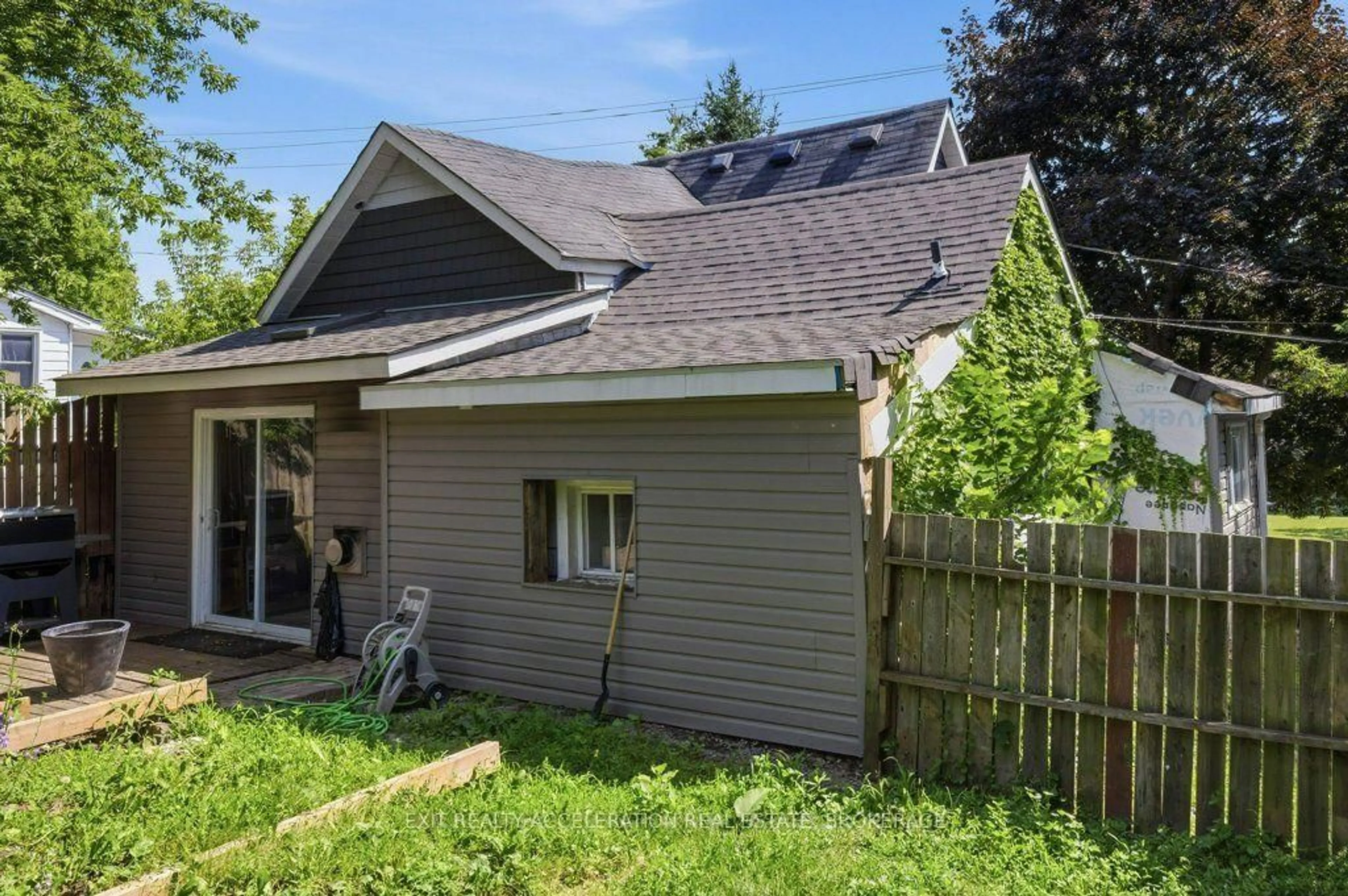 Unknown for 11 Parks St, Greater Napanee Ontario K7R 3C1