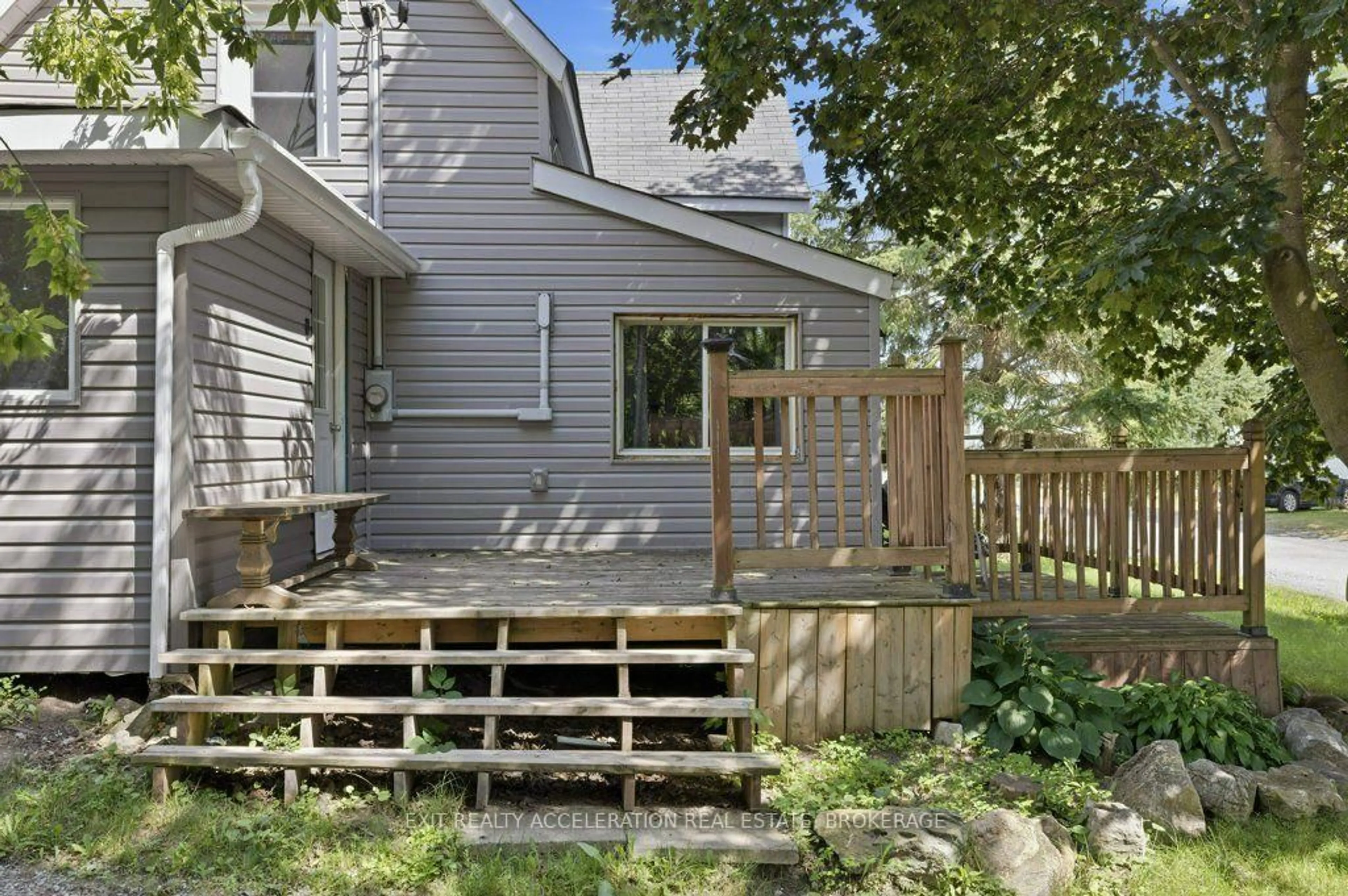 Patio, street for 11 Parks St, Greater Napanee Ontario K7R 3C1