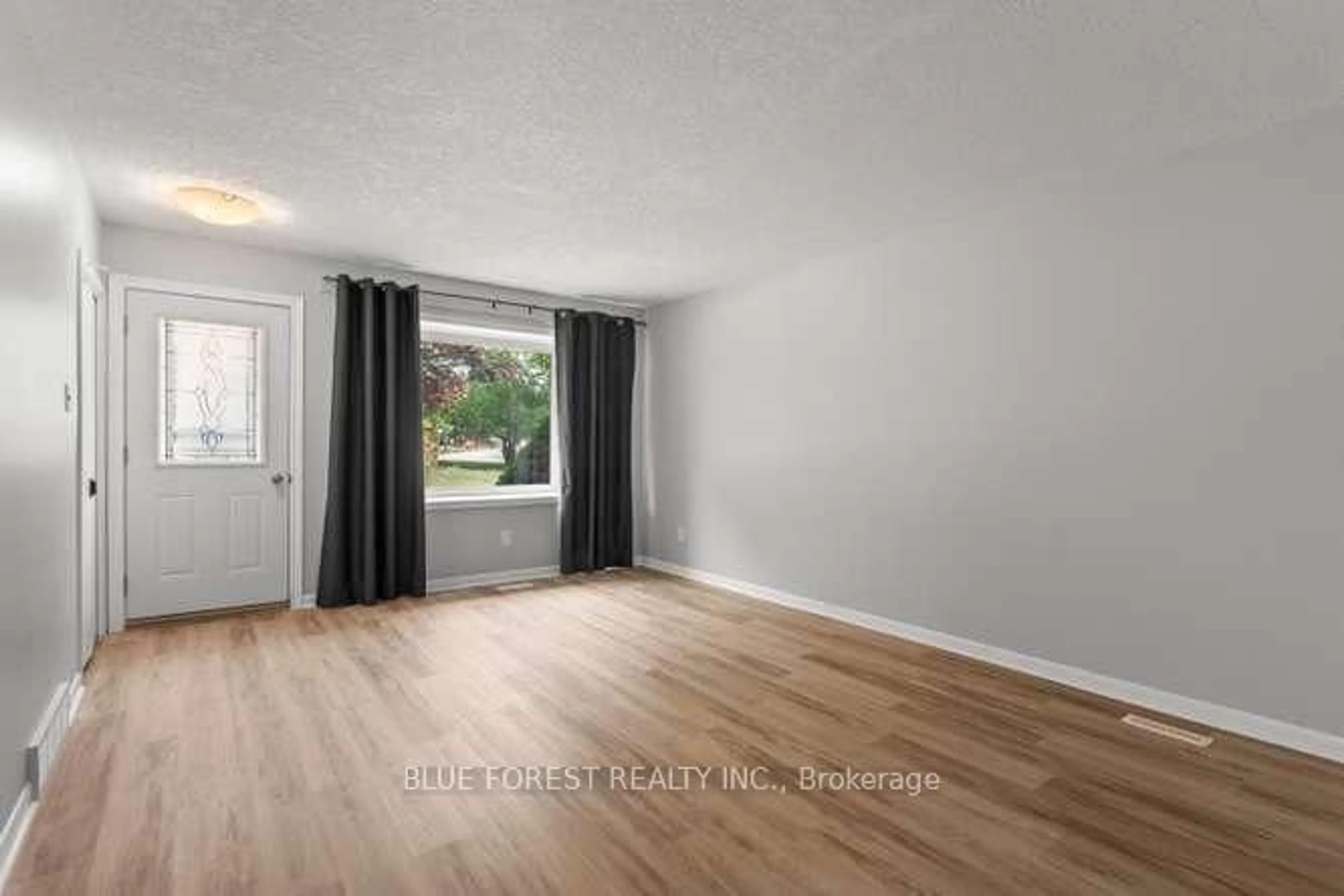 A pic of a room for 27 Villeneuve Cres, London East Ontario N5V 1M7
