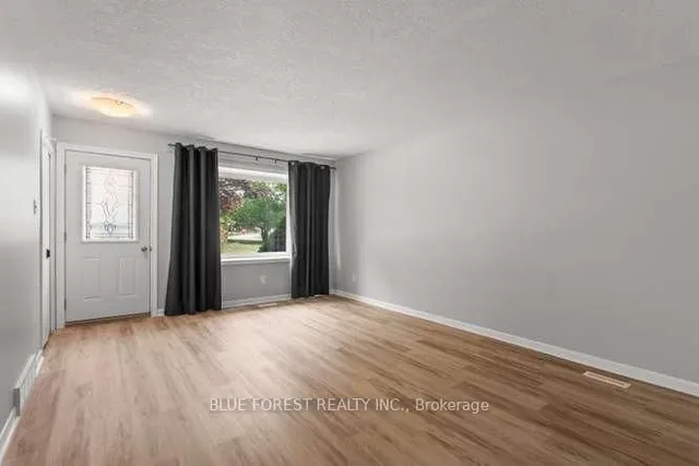 27 Villeneuve Cres, London East 4