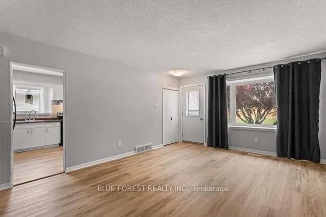 27 Villeneuve Cres, London East 5