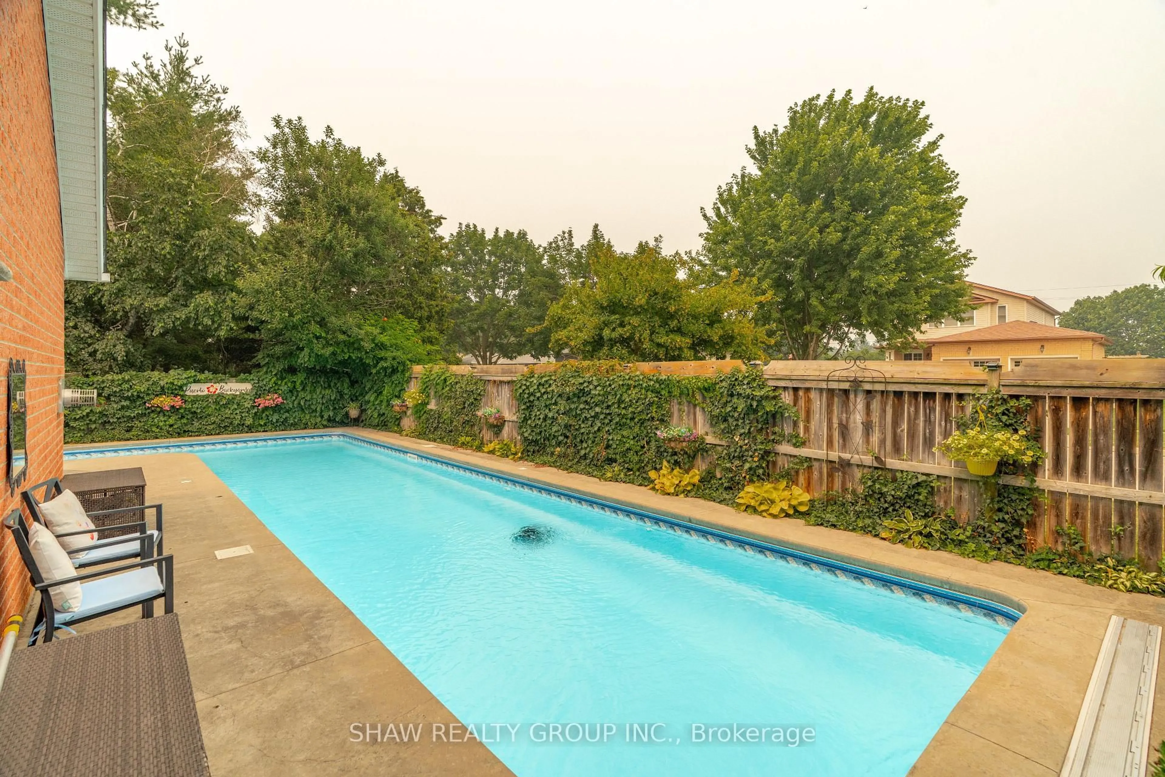 Pool for 79 Beaverbrook Cres, Cambridge Ontario N1P 1H1