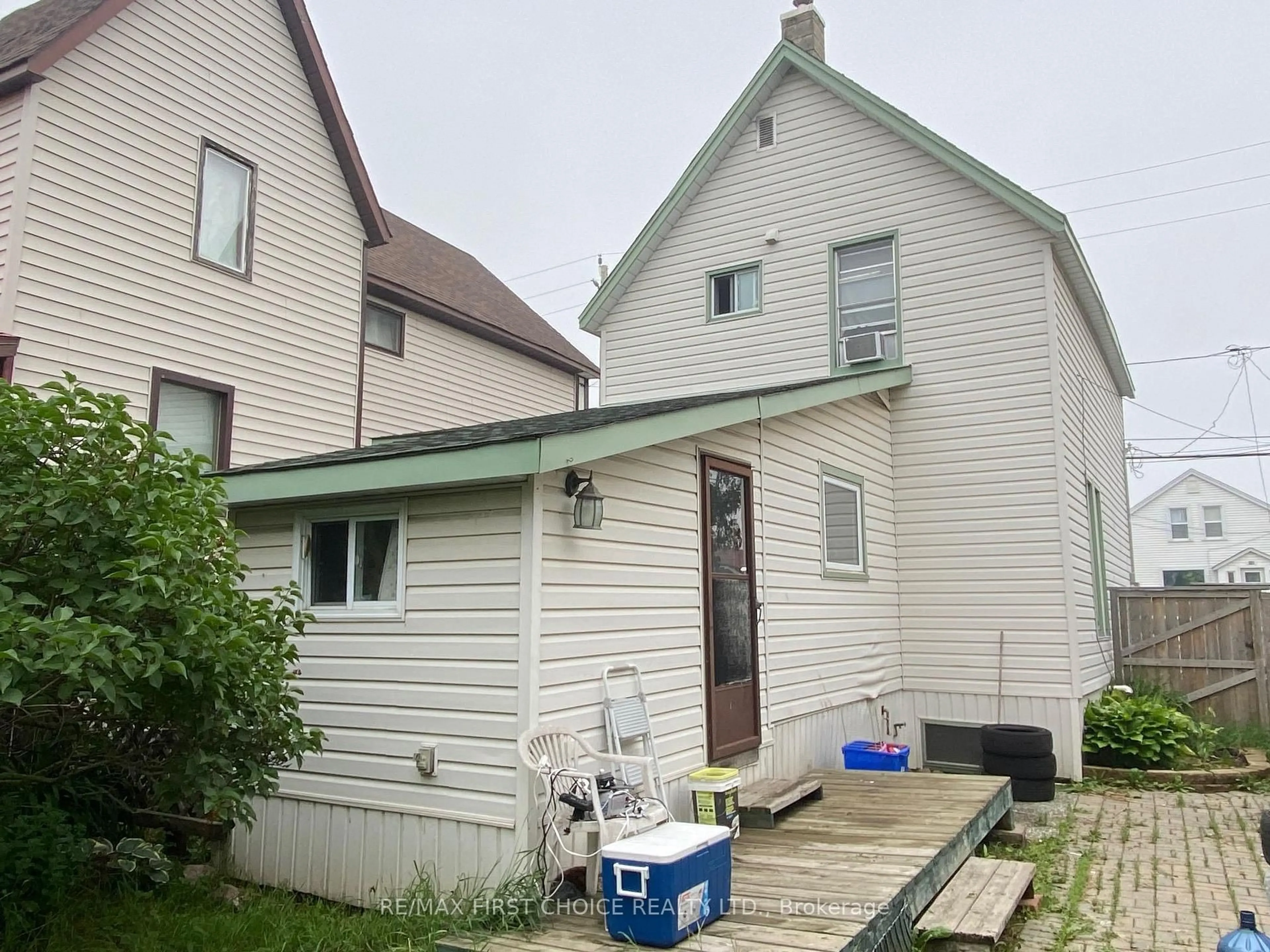 Unknown for 12 Machar Ave, Thunder Bay Ontario P7B 2Y3