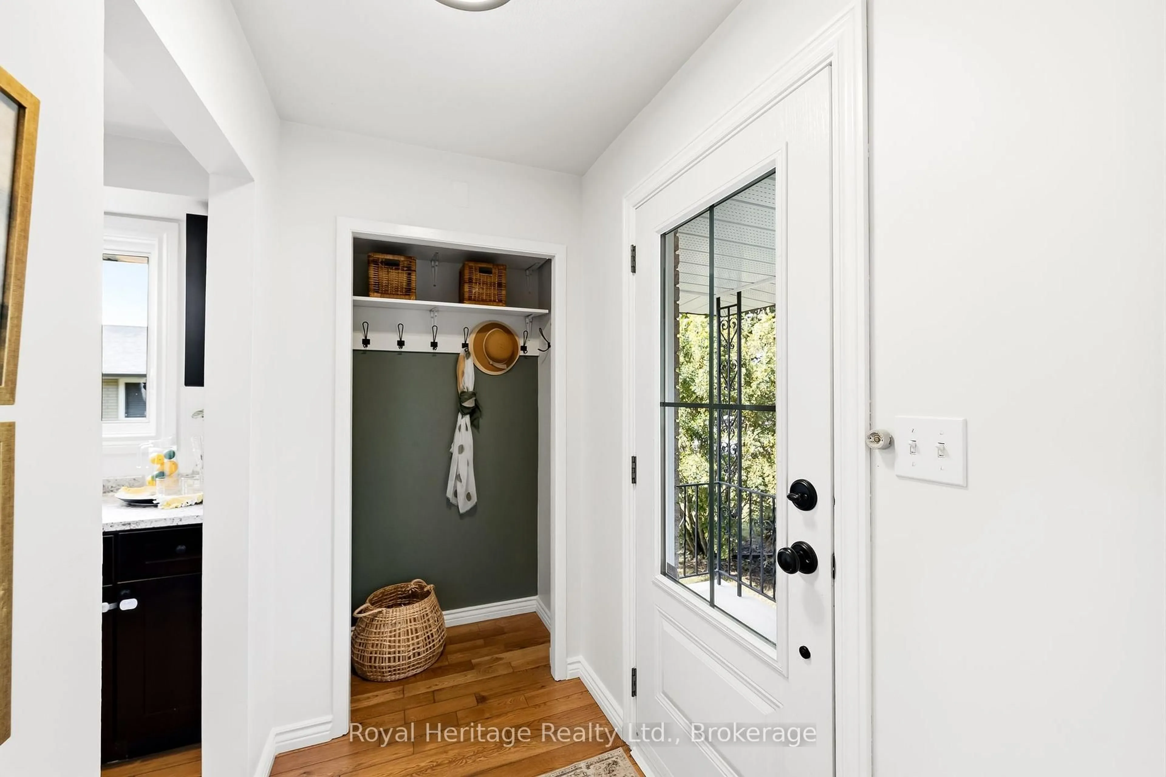 Indoor entryway for 4 Thornlea Rd, Cramahe Ontario K0K 1S0