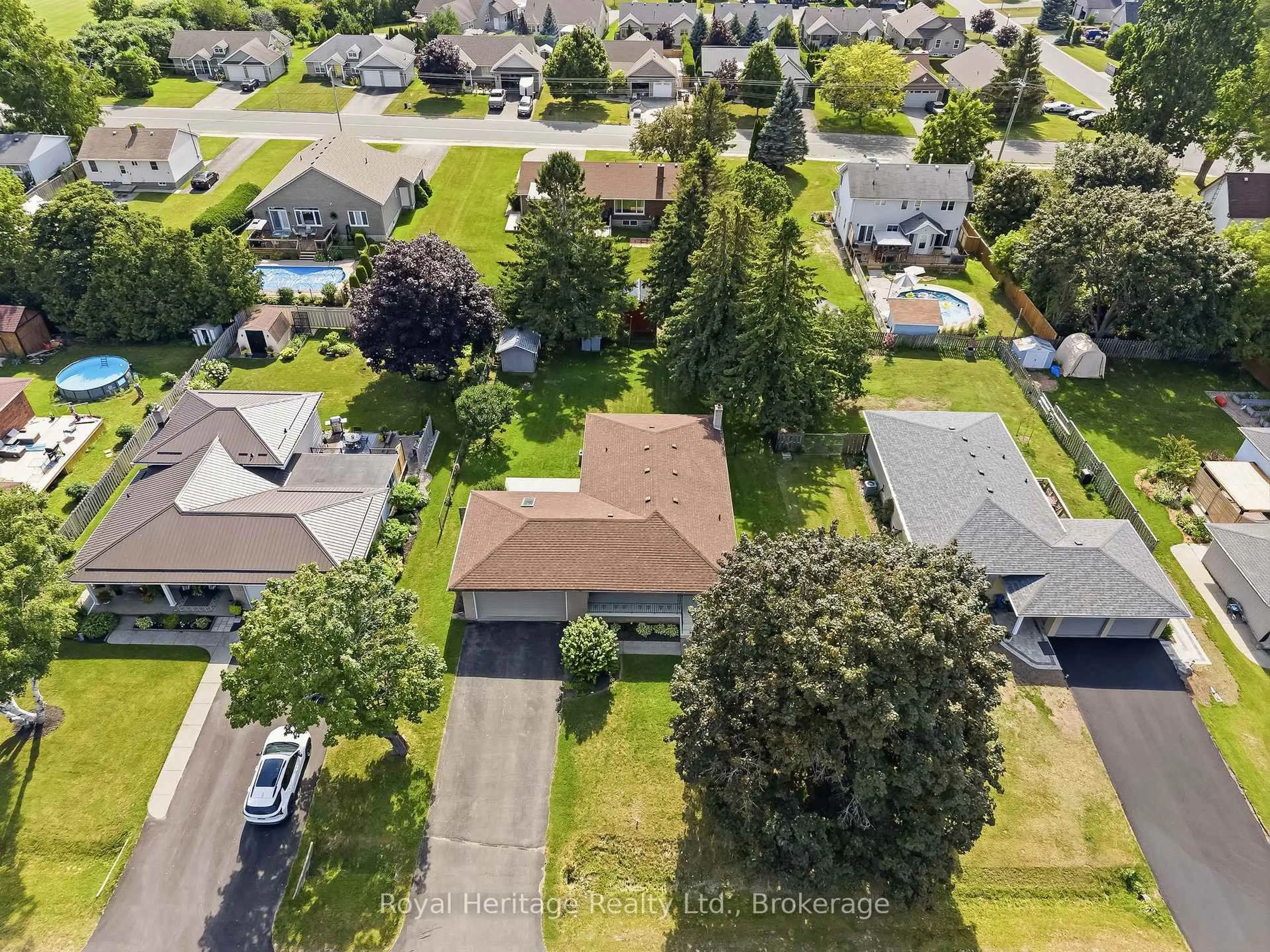 A pic from outside/outdoor area/front of a property/back of a property/a pic from drone, street for 4 Thornlea Rd, Cramahe Ontario K0K 1S0