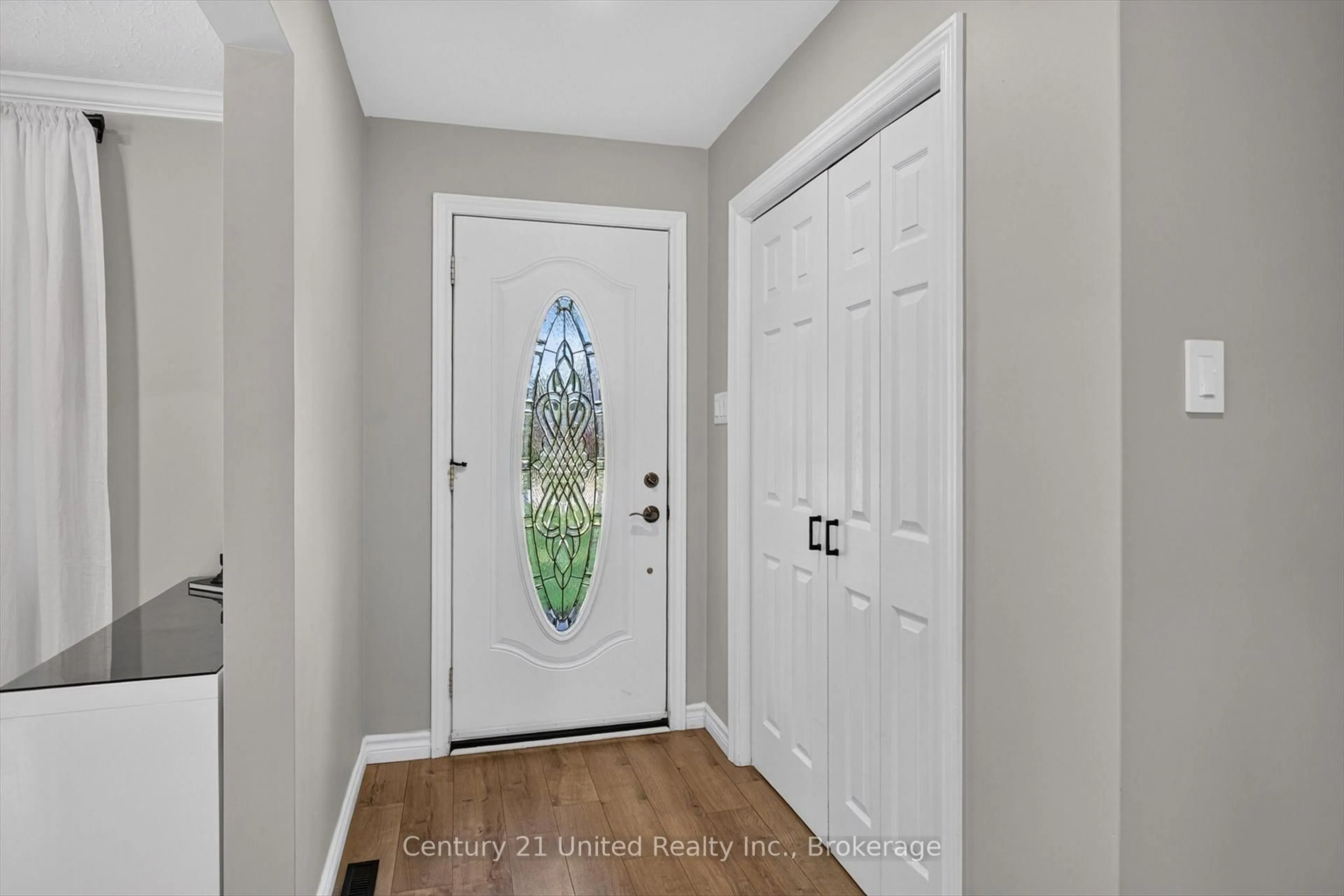 Indoor entryway for 12 Stewart Dr, Selwyn Ontario K0L 2H0