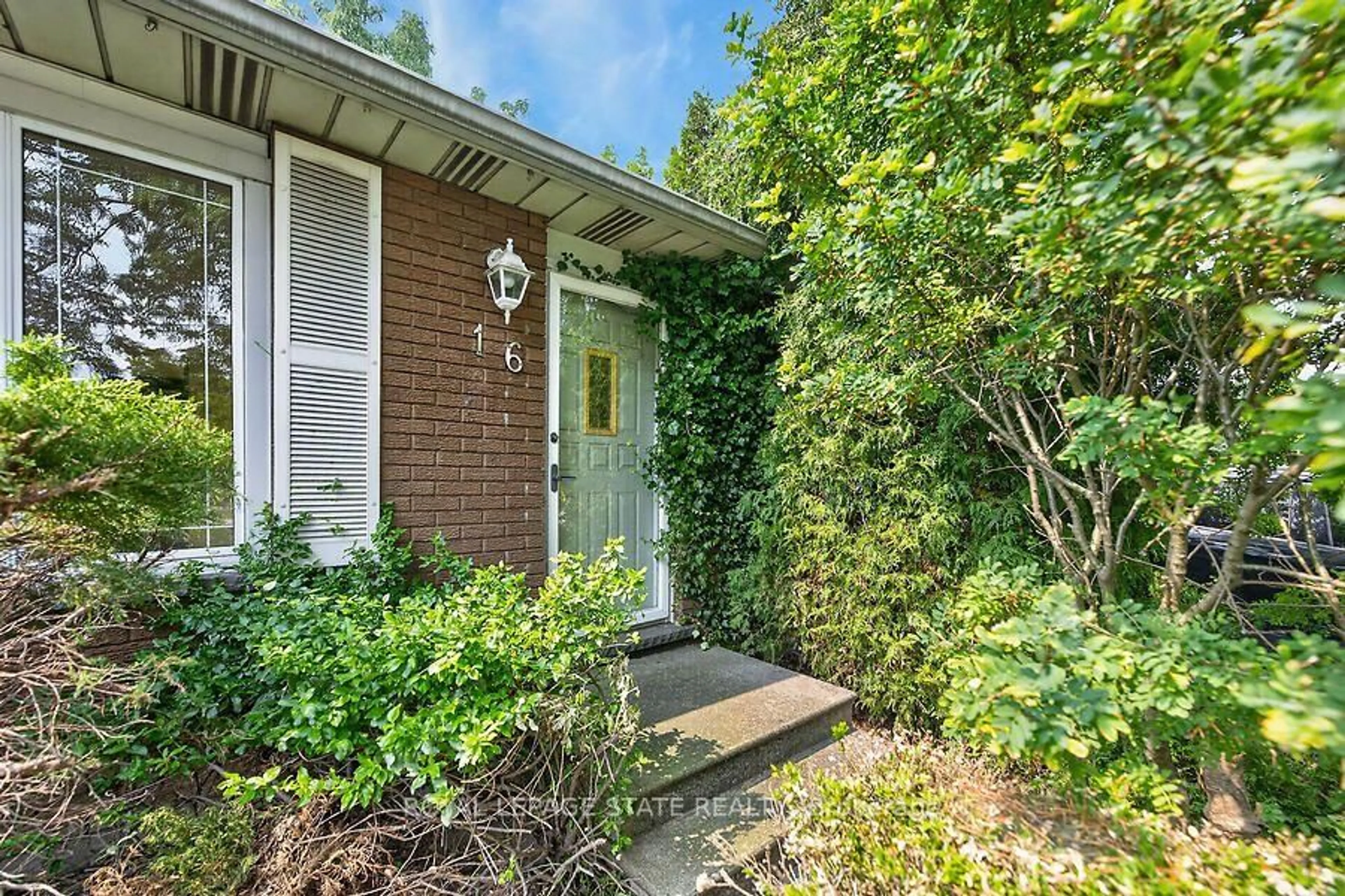 Unknown for 16 Sunshine Crt, Hamilton Ontario L9C 2L5