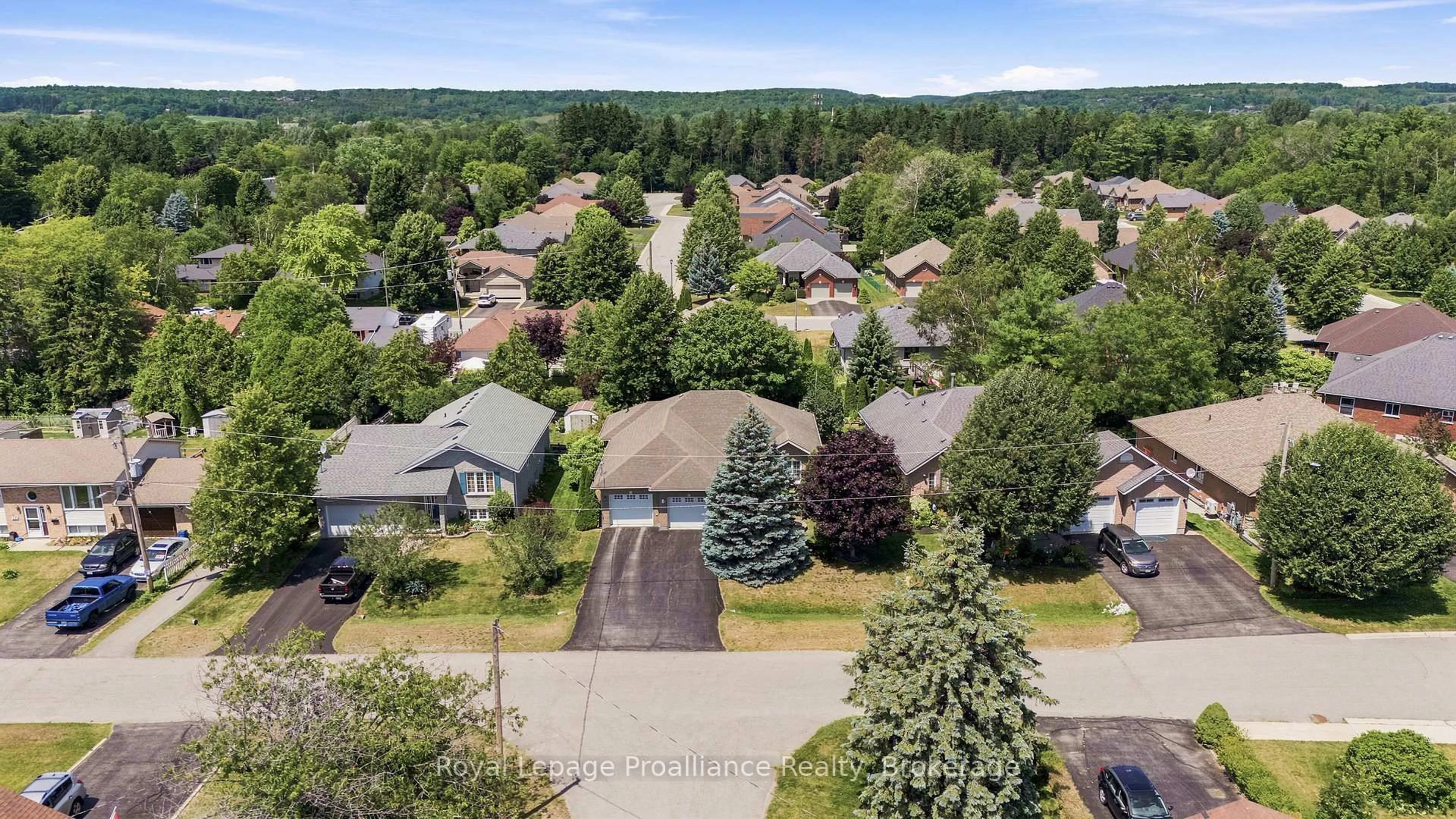 A pic from outside/outdoor area/front of a property/back of a property/a pic from drone, street for 31 Huron Dr, Brighton Ontario K0K 1H0